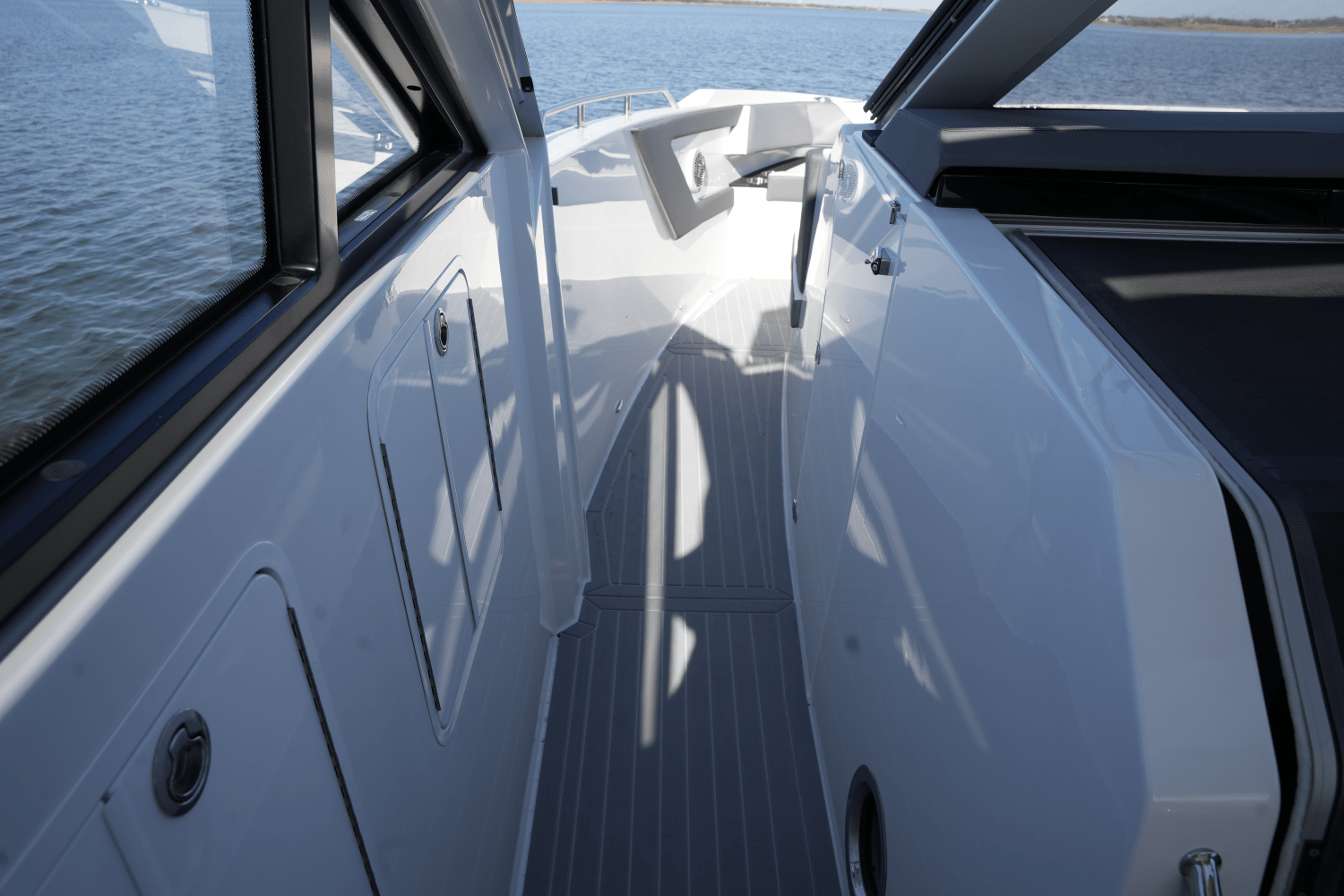 Slide: The Image of Cruisers Yachts 42 GLS 2025 - 33