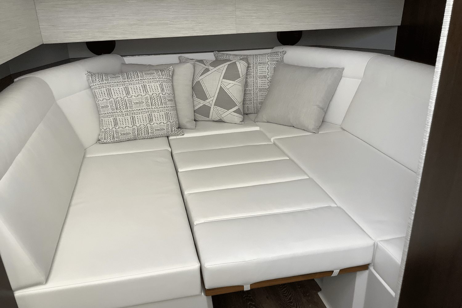 Slide: The Image of Cruisers Yachts 42 GLS 2025 - 36