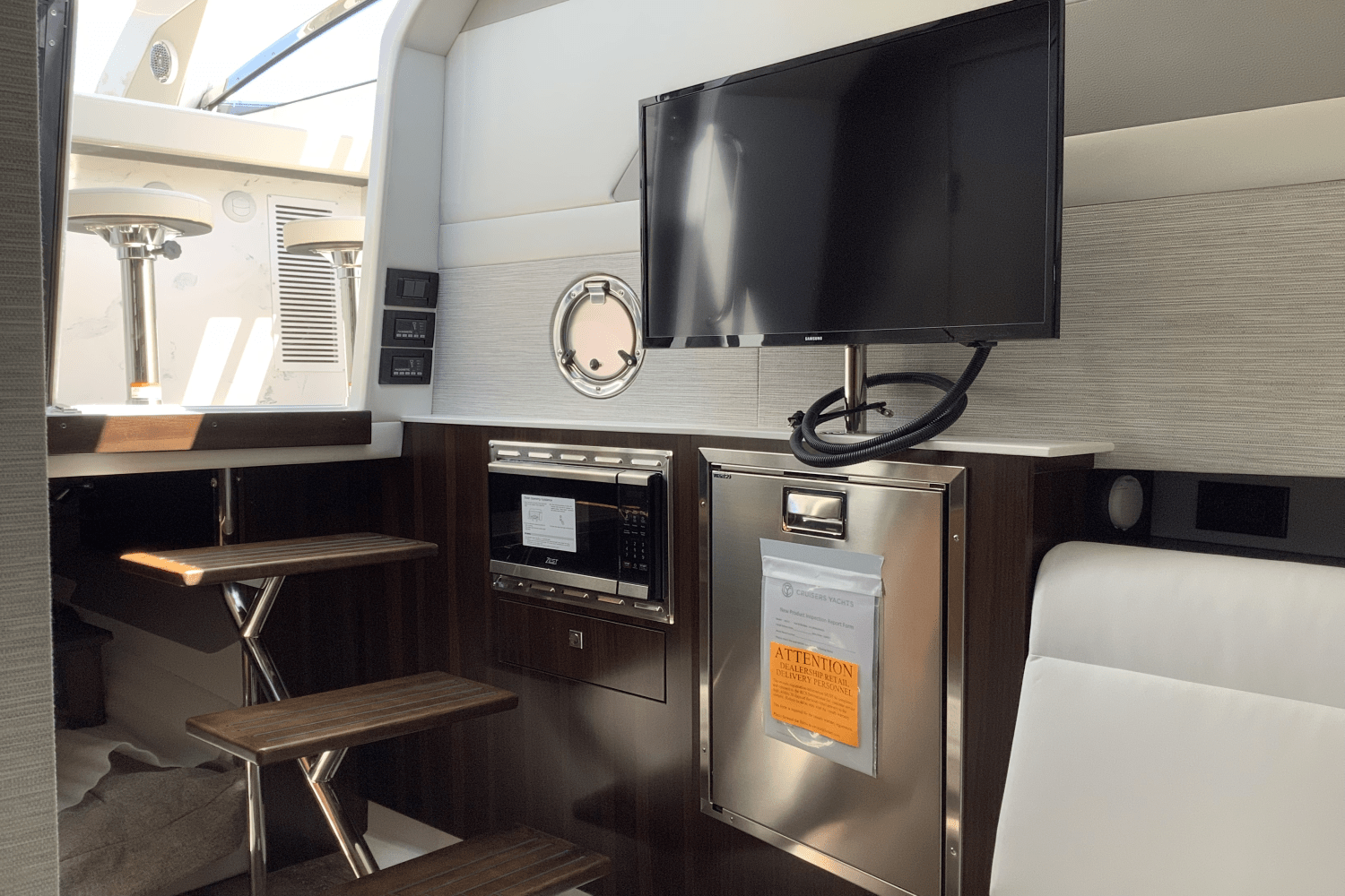 Slide: The Image of Cruisers Yachts 42 GLS 2025 - 38