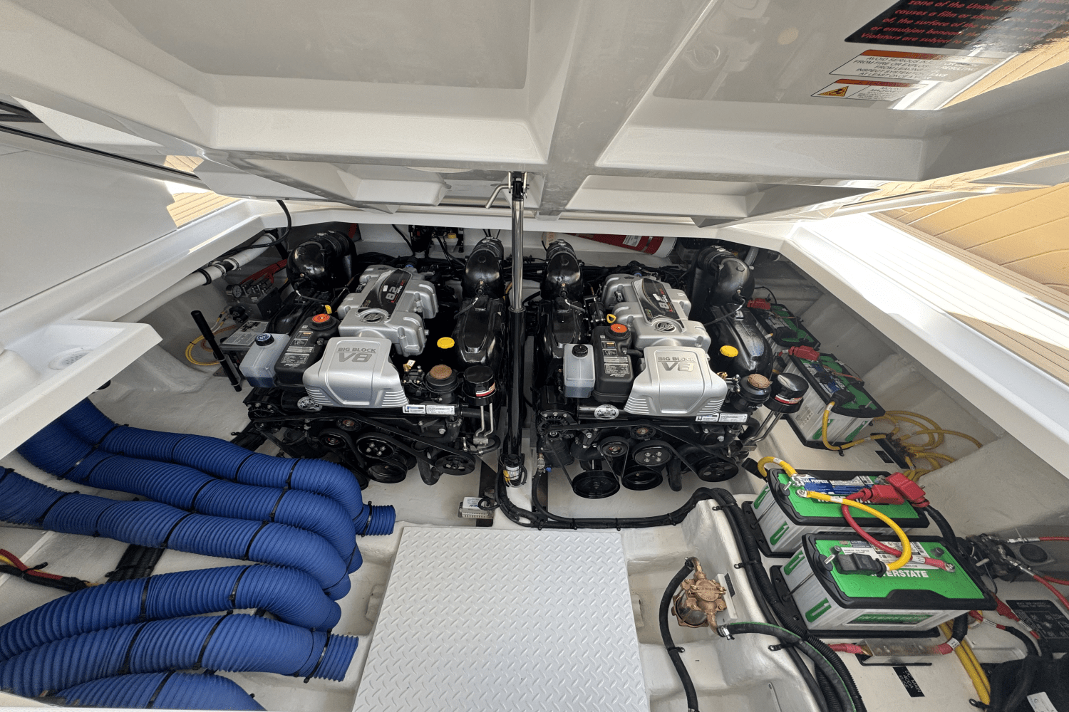 Slide: The Image of Cruisers Yachts 42 GLS 2025 - 40