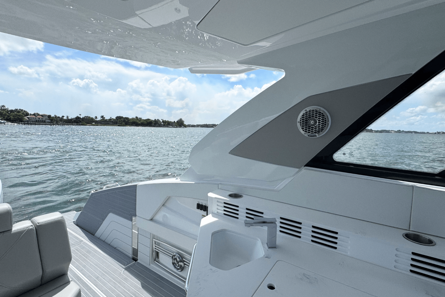 Slide: The Image of Cruisers Yachts 42 GLS Outboard 2026 - 17