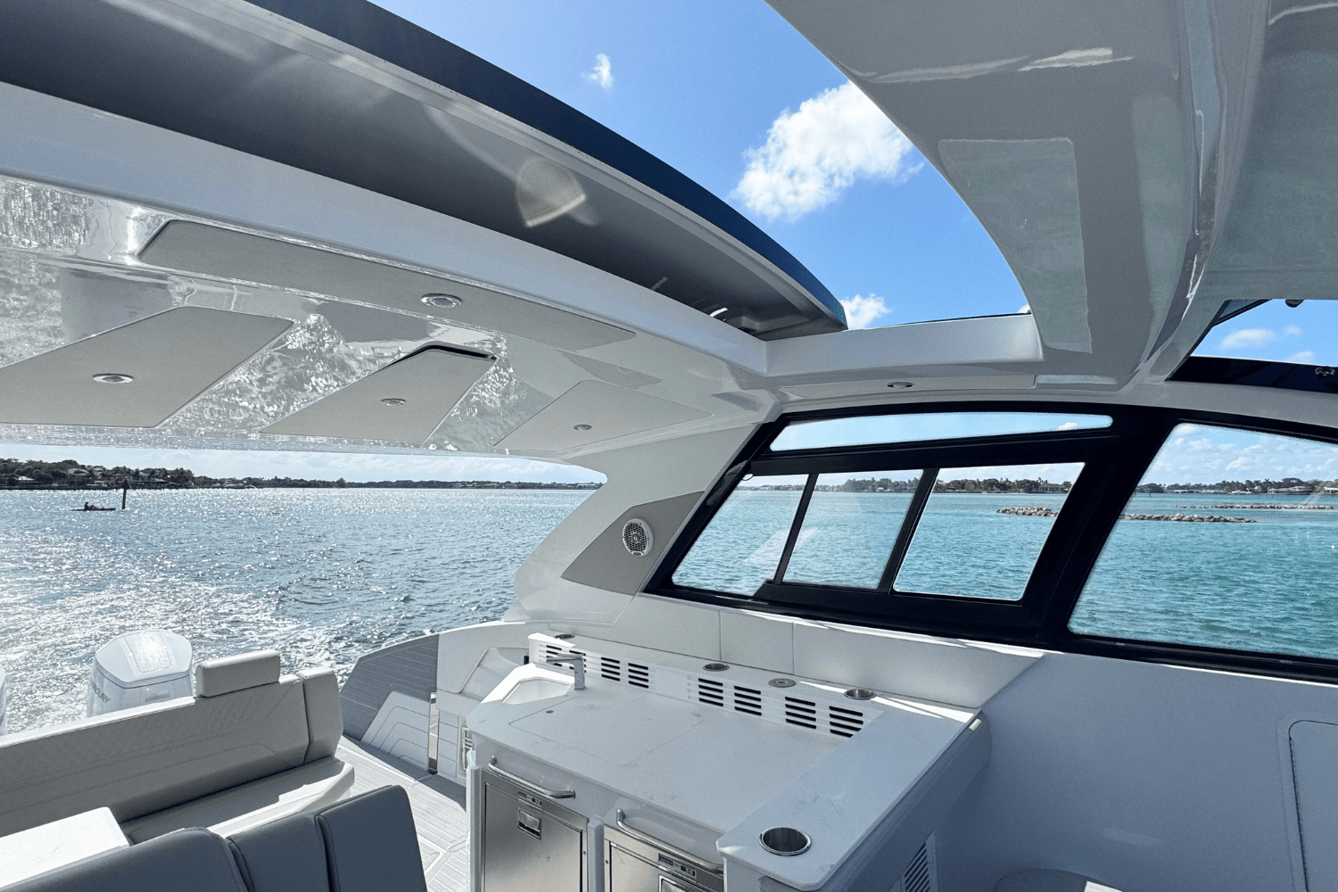 Slide: The Image of Cruisers Yachts 42 GLS Outboard 2026 - 23