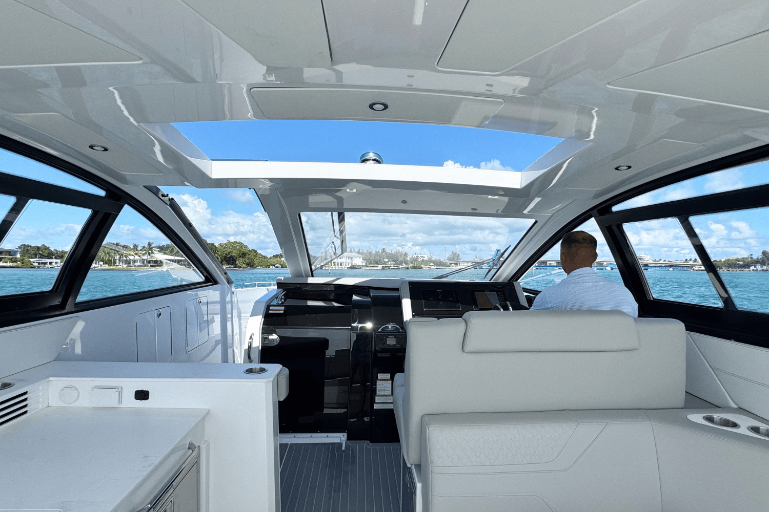 Slide: The Image of Cruisers Yachts 42 GLS Outboard 2026 - 24