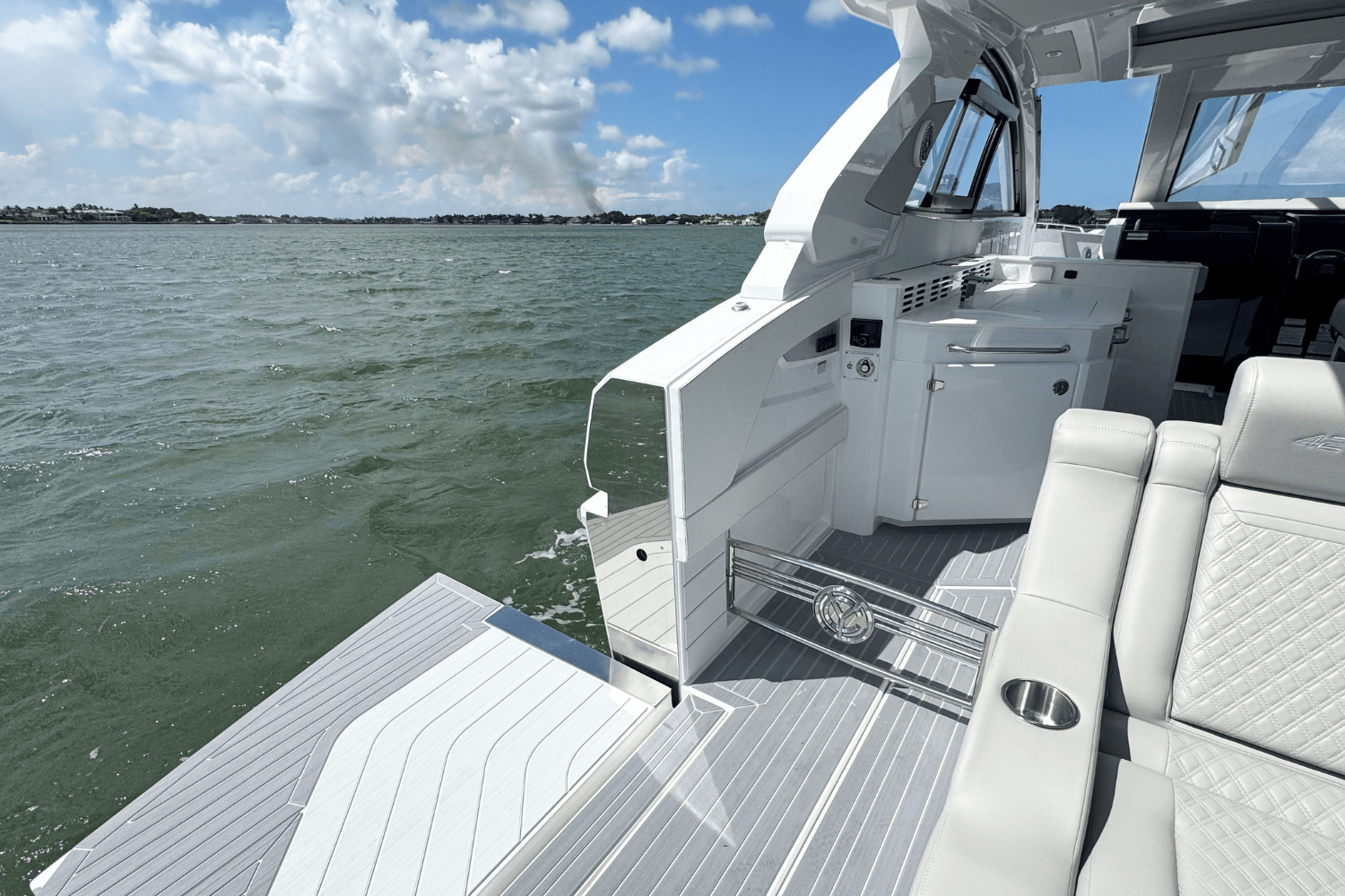 Slide: The Image of Cruisers Yachts 42 GLS Outboard 2026 - 33