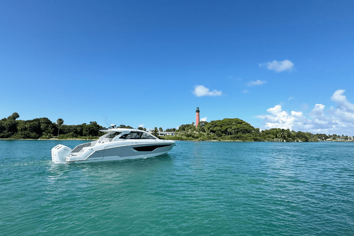 Slide: The Image of Cruisers Yachts 42 GLS Outboard 2026 - 4