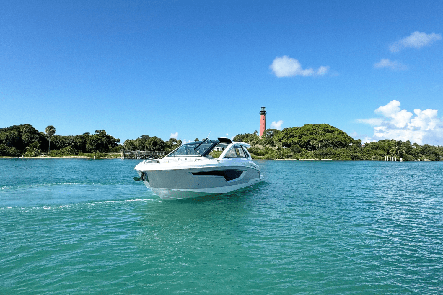 Slide: The Image of Cruisers Yachts 42 GLS Outboard 2026 - 5