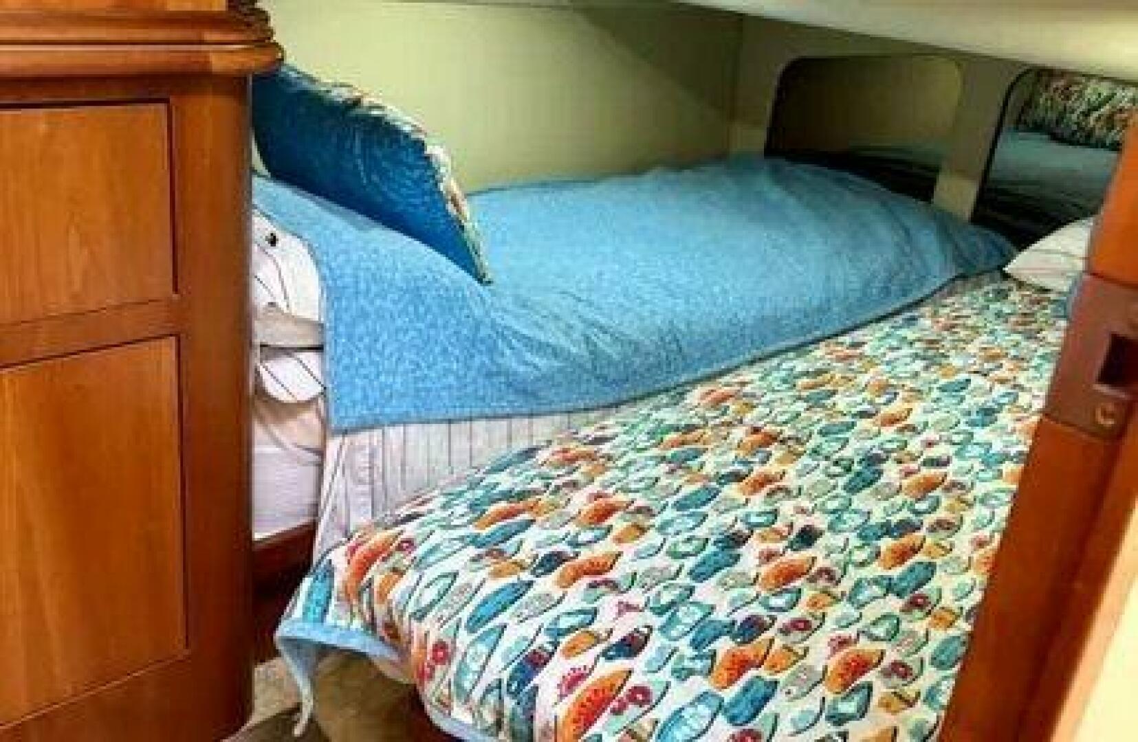 Slide: The Image of Cruisers Yachts 4450 Express Motor Yacht 2001 - 5503747