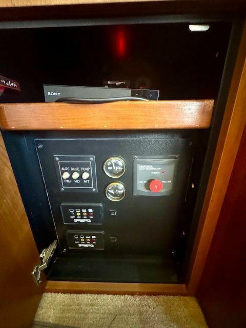 Slide: The Image of Cruisers Yachts 4450 Express Motor Yacht 2001 - 5503775