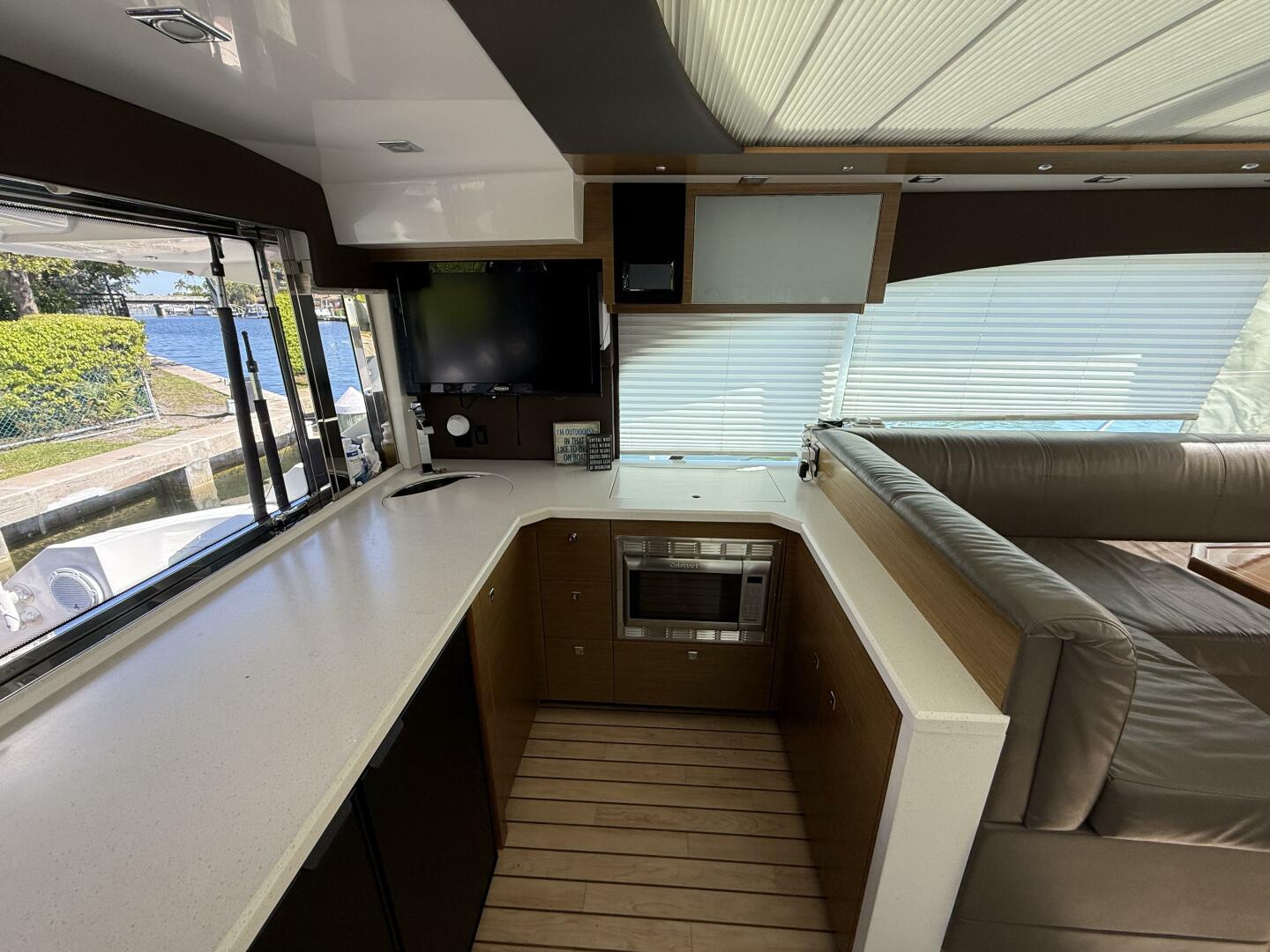 Slide: The Image of Cruisers Yachts 45 Cantius 2014 - 5088098