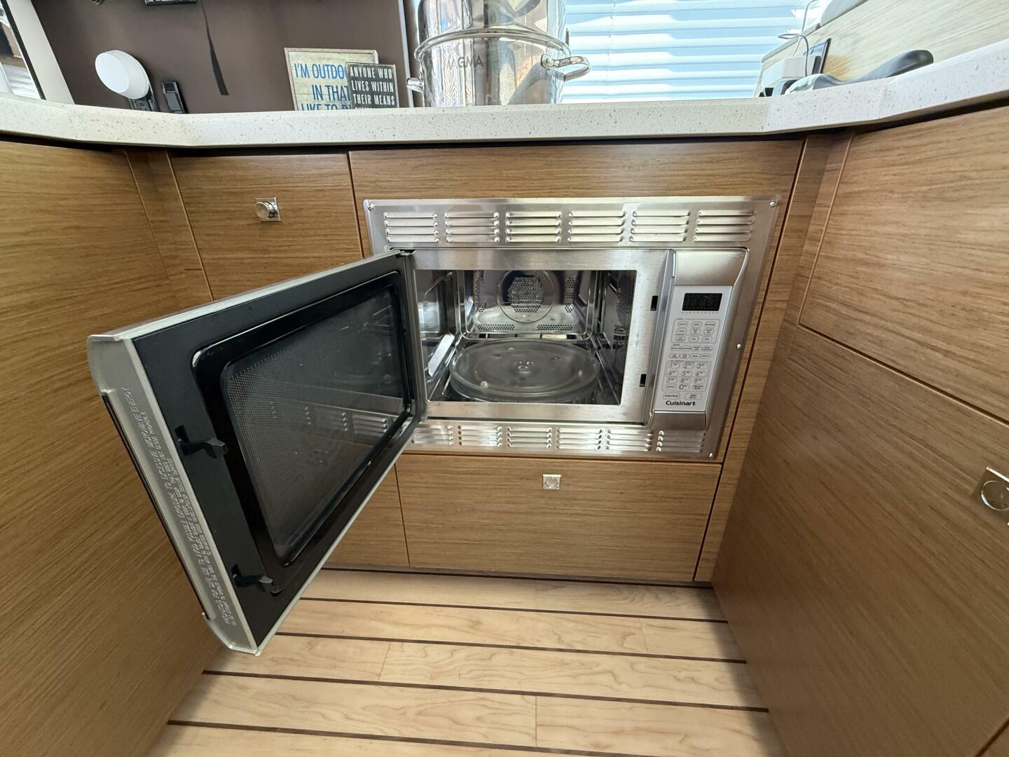 Slide: The Image of Cruisers Yachts 45 Cantius 2014 - 5088103