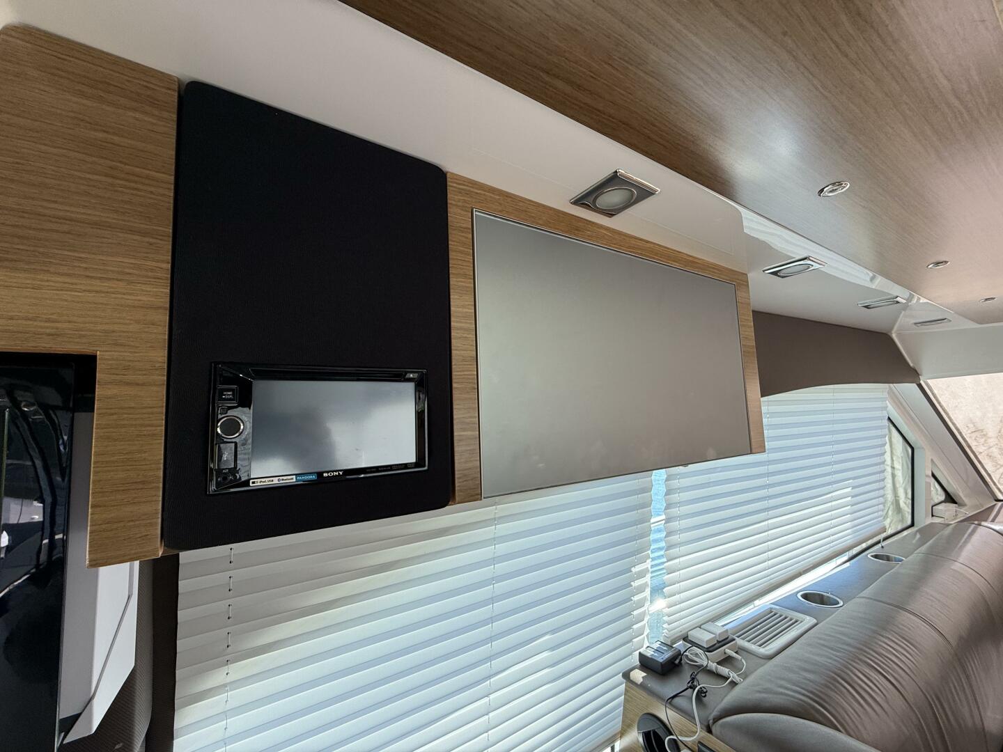 Slide: The Image of Cruisers Yachts 45 Cantius 2014 - 5088104