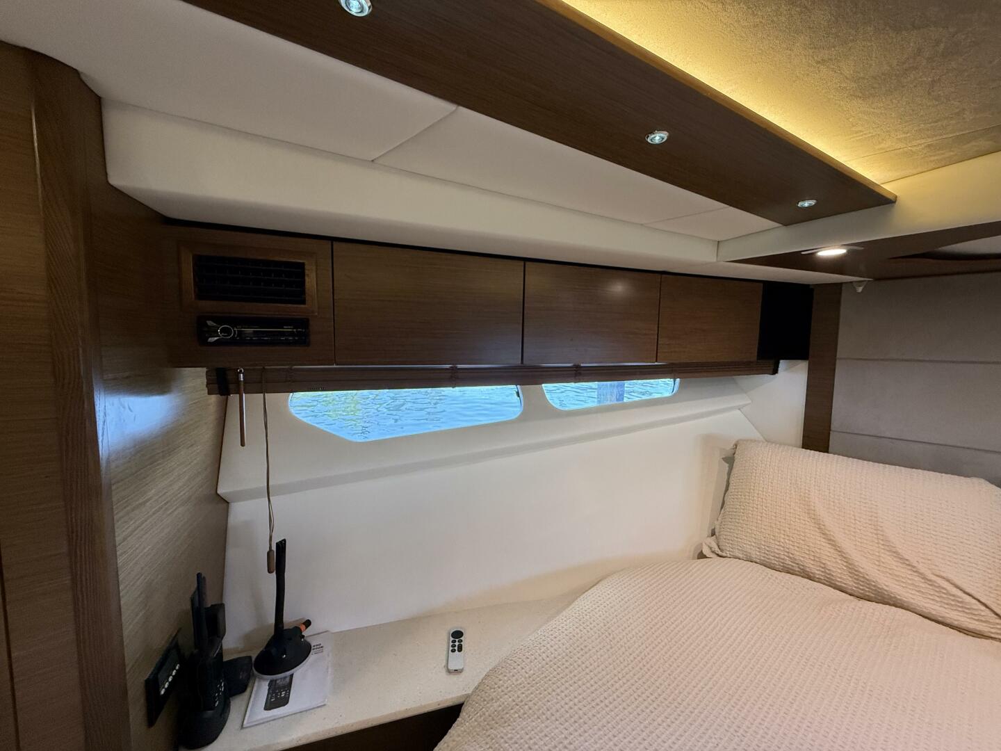 Slide: The Image of Cruisers Yachts 45 Cantius 2014 - 5088118