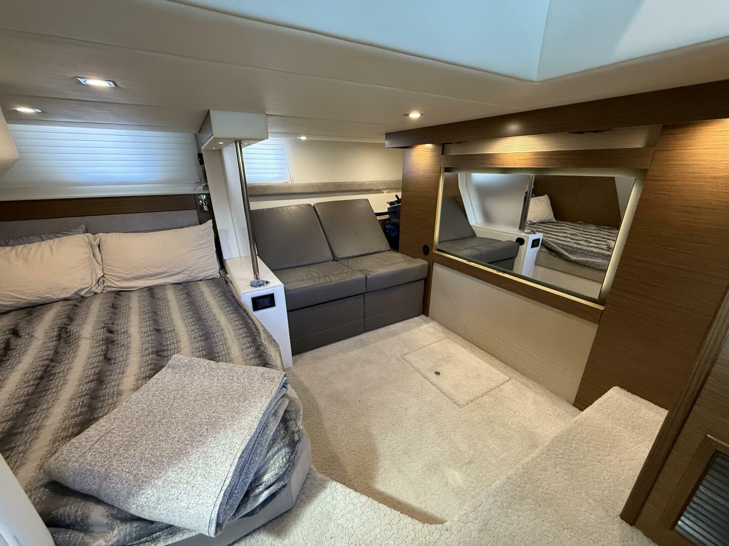 Slide: The Image of Cruisers Yachts 45 Cantius 2014 - 5088135