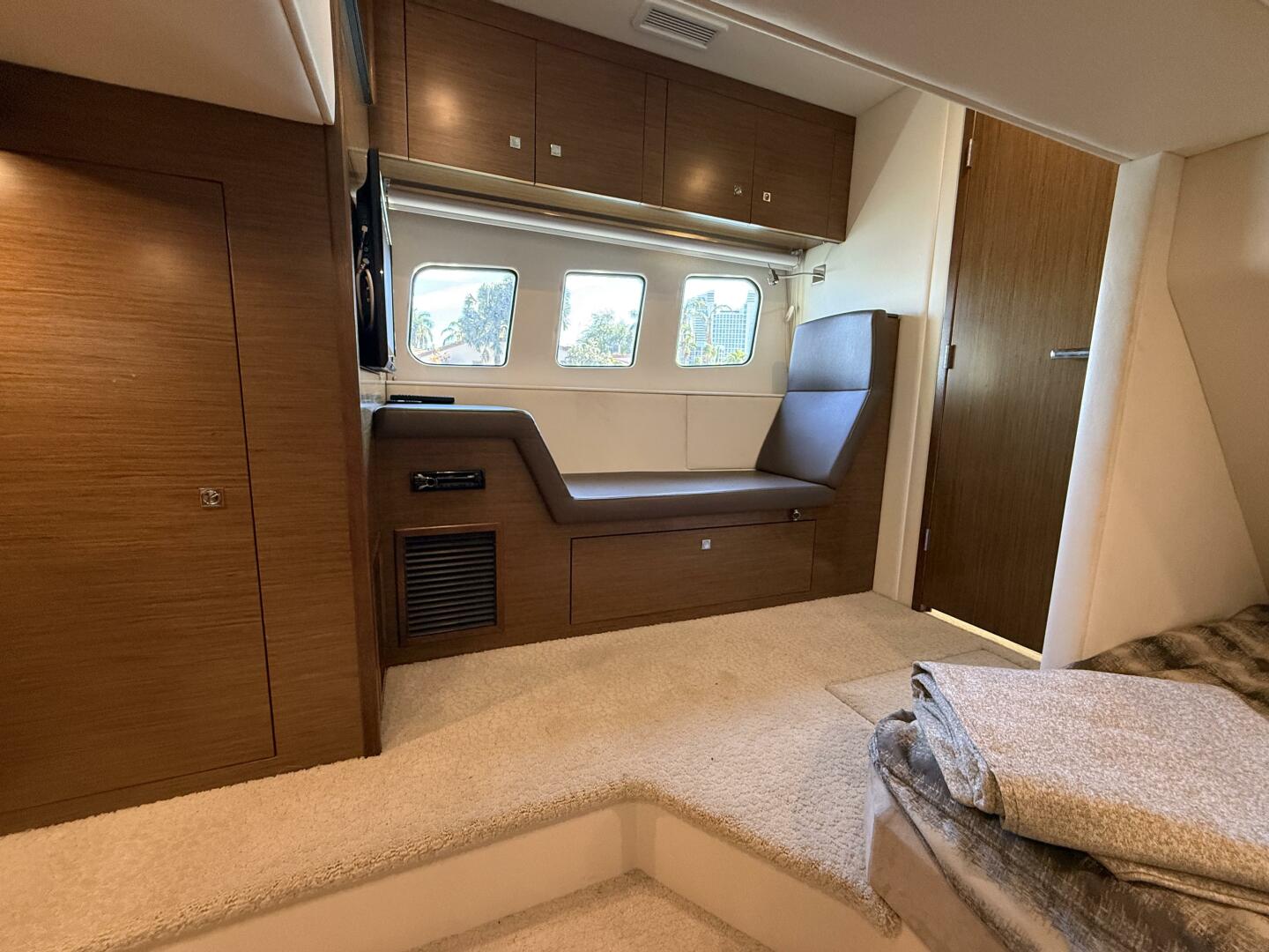 Slide: The Image of Cruisers Yachts 45 Cantius 2014 - 5088137