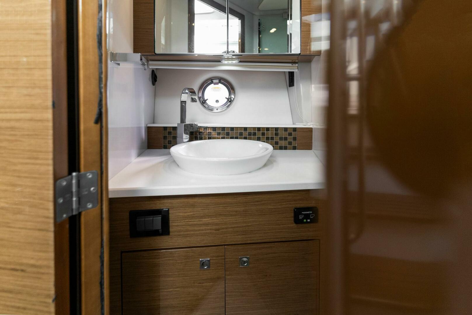 Slide: The Image of 2018 Cruisers 45 Cantius 'Royal Speerit III' - 4007885