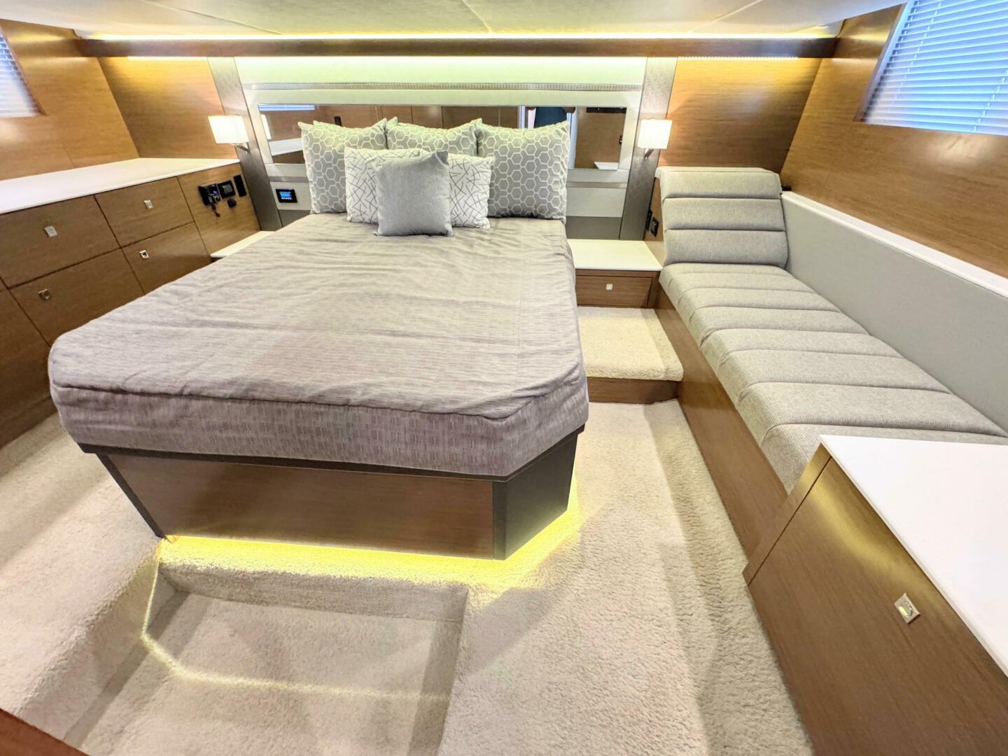 Slide: The Image of Cruisers Yachts 46 Cantius 2019 - 5488960