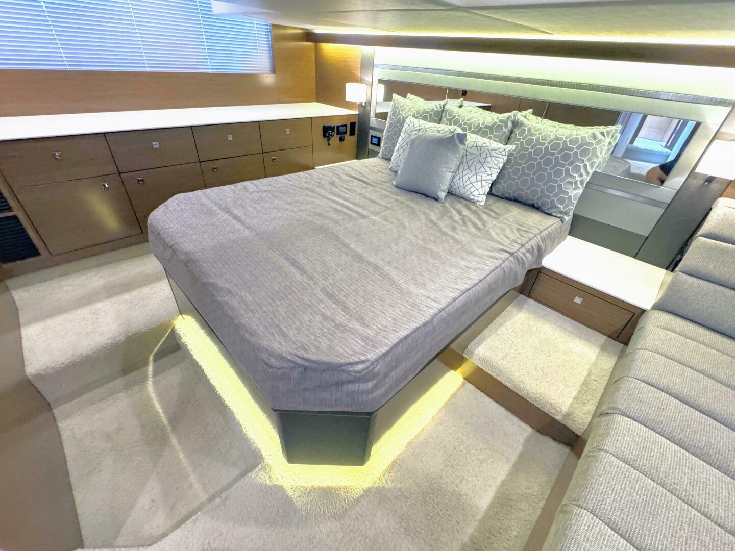 Slide: The Image of Cruisers Yachts 46 Cantius 2019 - 5488961