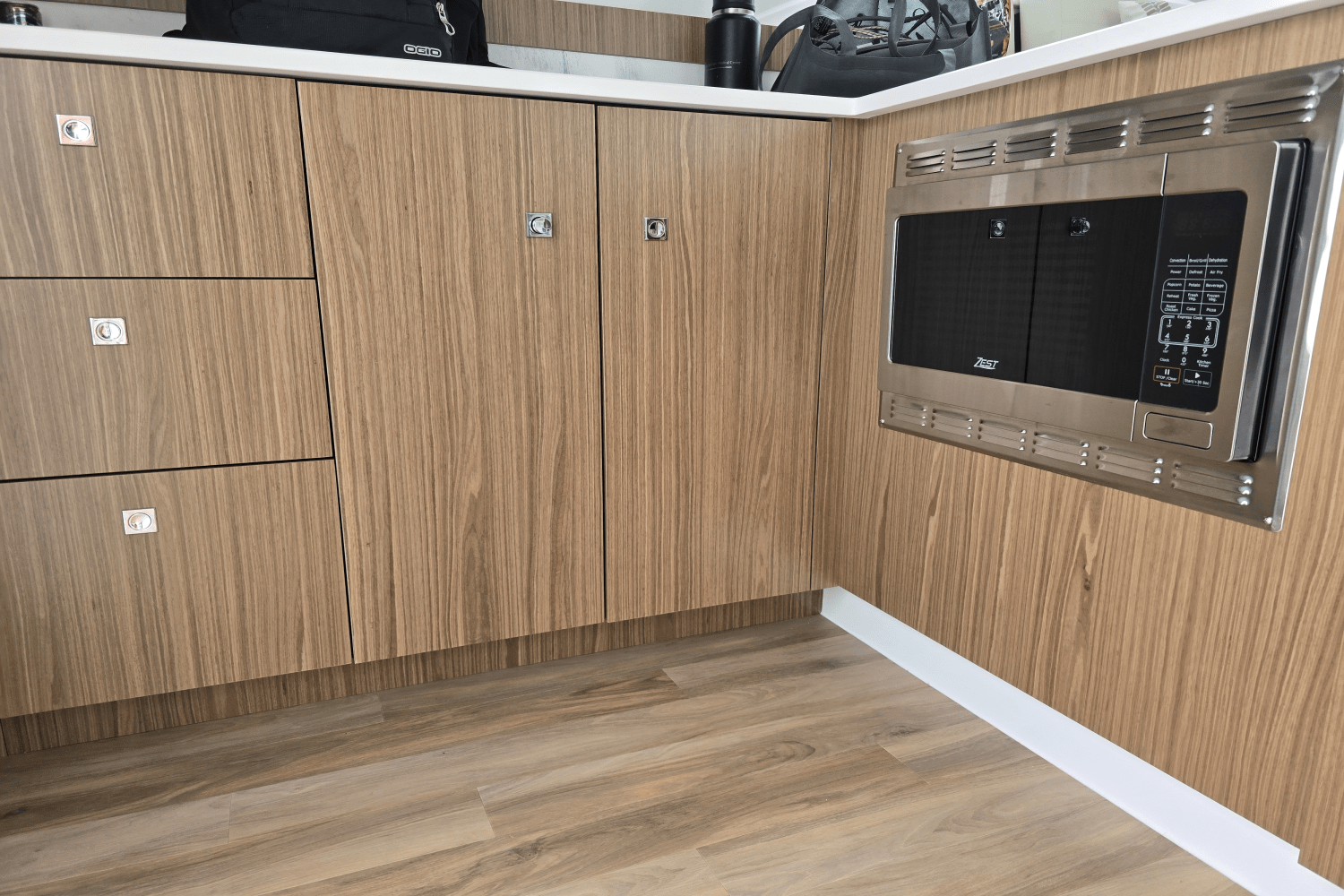 Slide: The Image of Cruisers Yachts 46 Cantius 2025 - 10