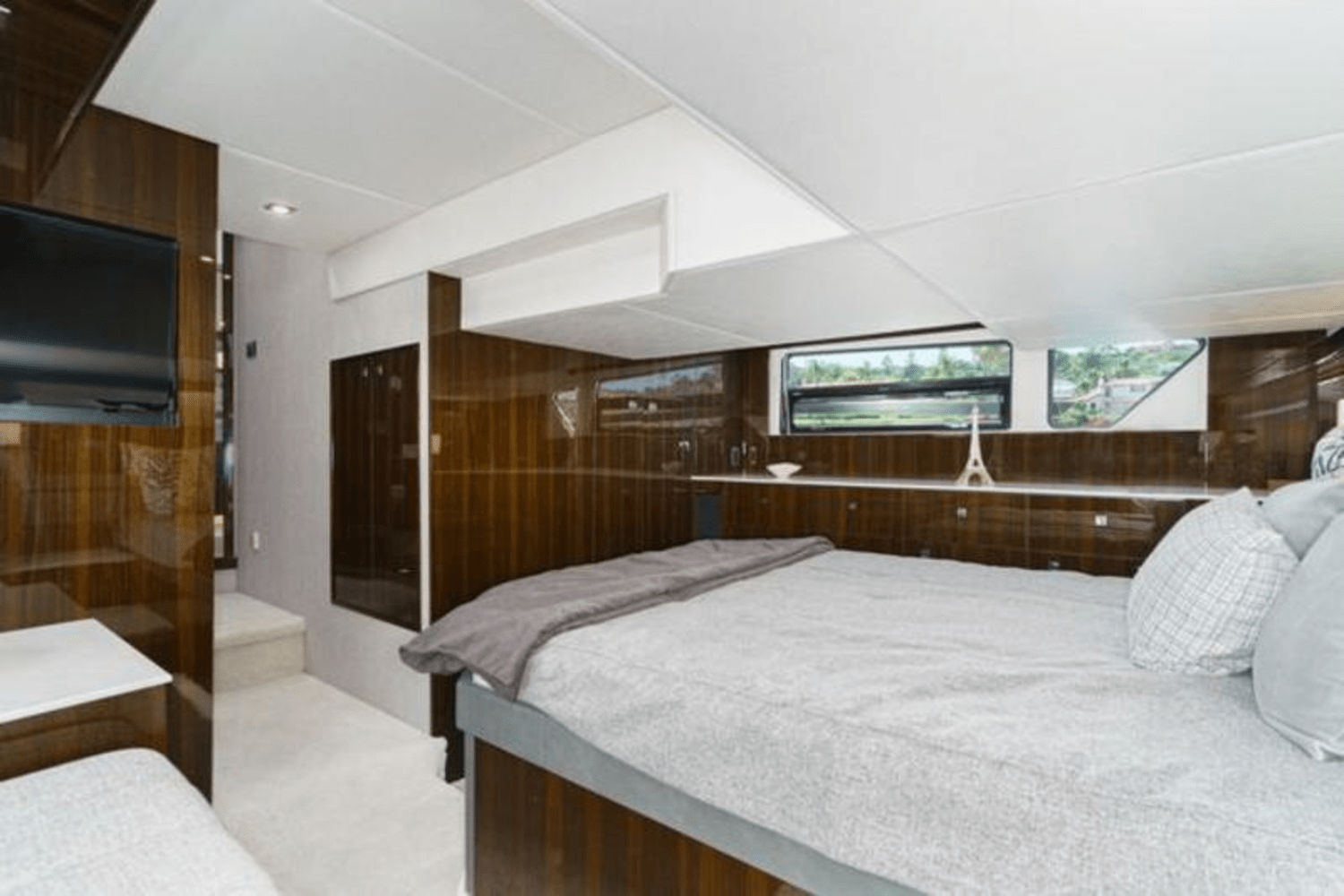Slide: The Image of Cruisers Yachts 46 Cantius 2025 - 21