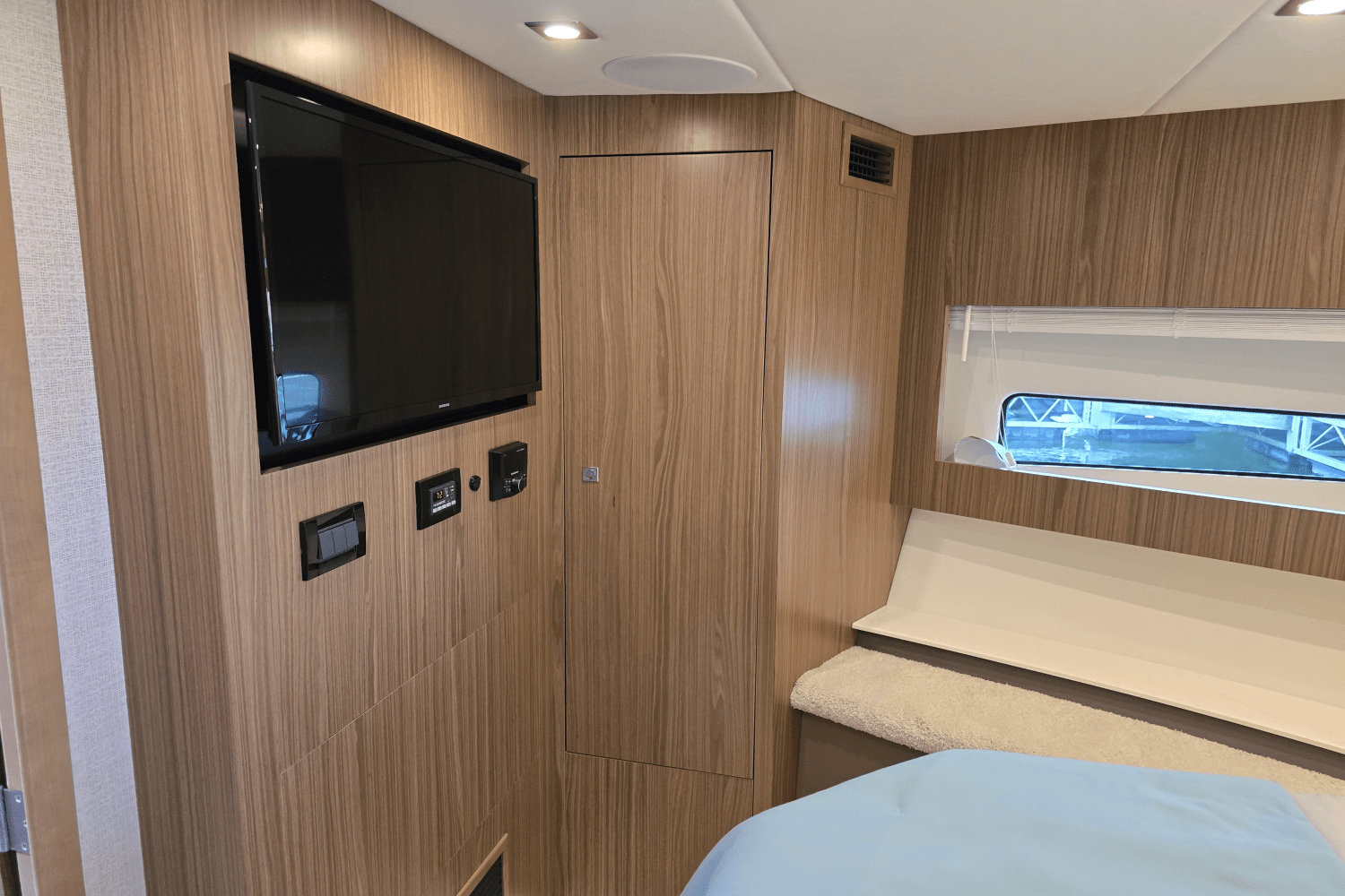 Slide: The Image of Cruisers Yachts 46 Cantius 2025 - 25