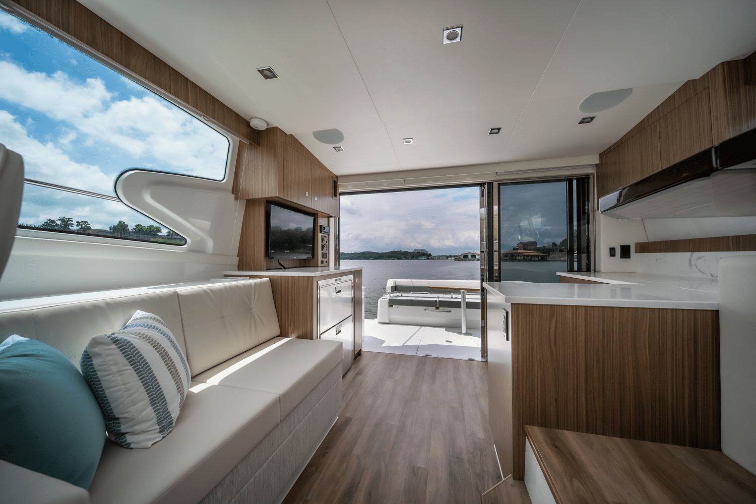 Slide: The Image of Cruisers Yachts 46 Cantius 2025 - 26