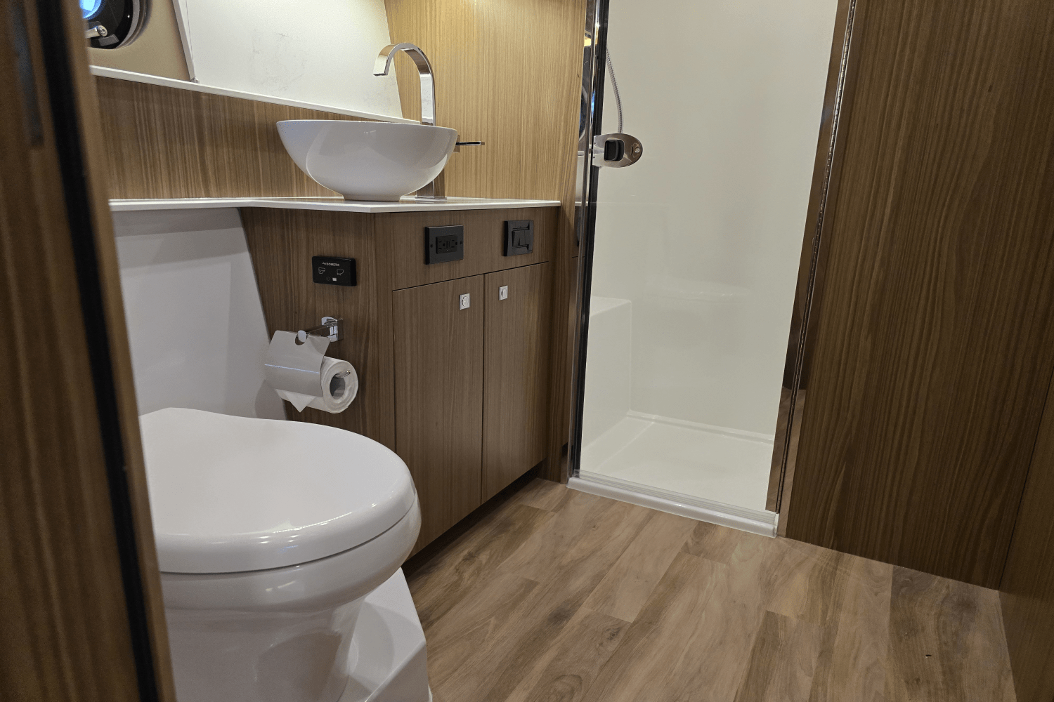 Slide: The Image of Cruisers Yachts 46 Cantius 2025 - 30