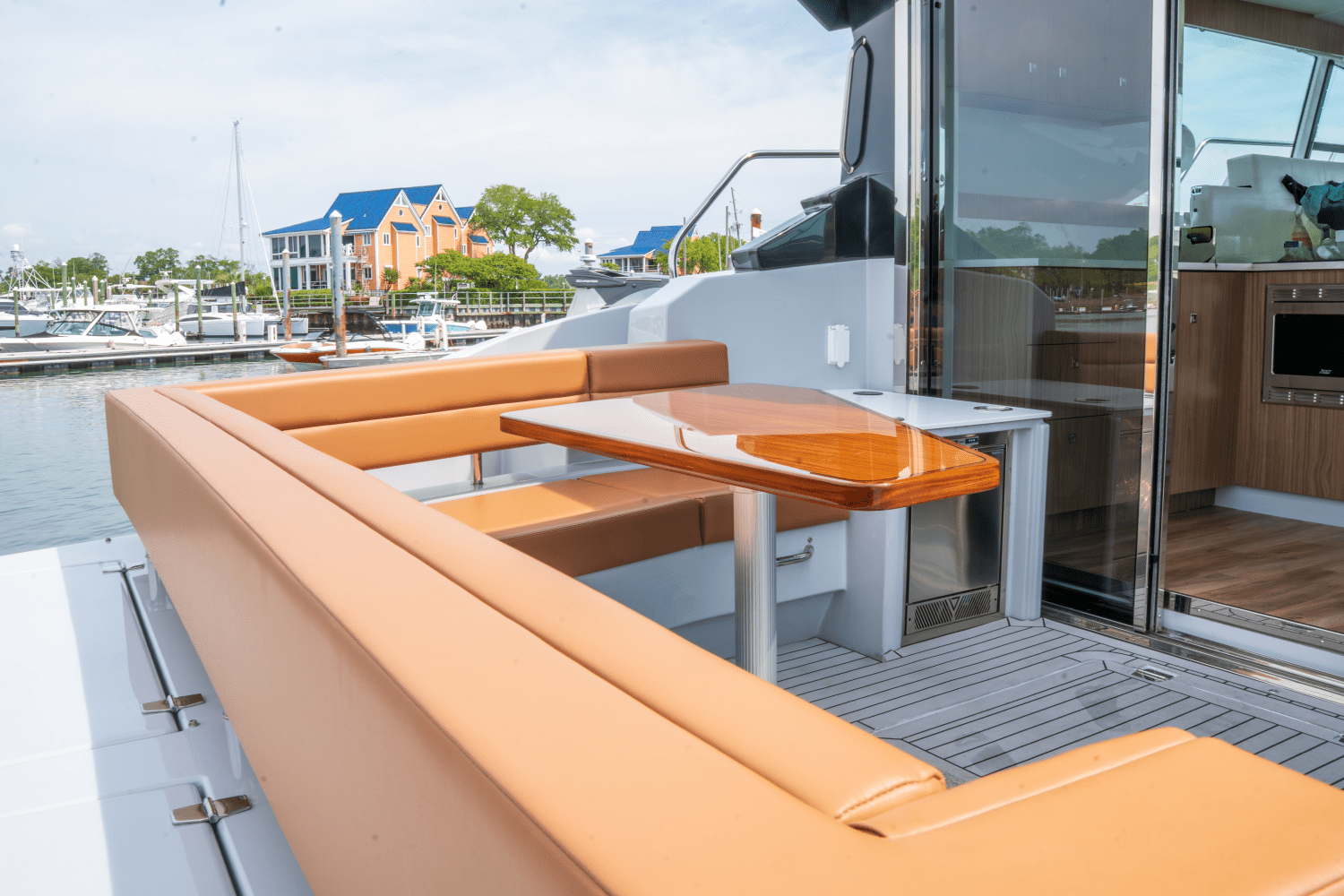 Slide: The Image of Cruisers Yachts 46 Cantius 2025 - 31