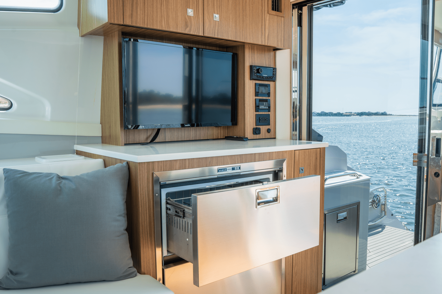 Slide: The Image of Cruisers Yachts 46 Cantius 2025 - 36