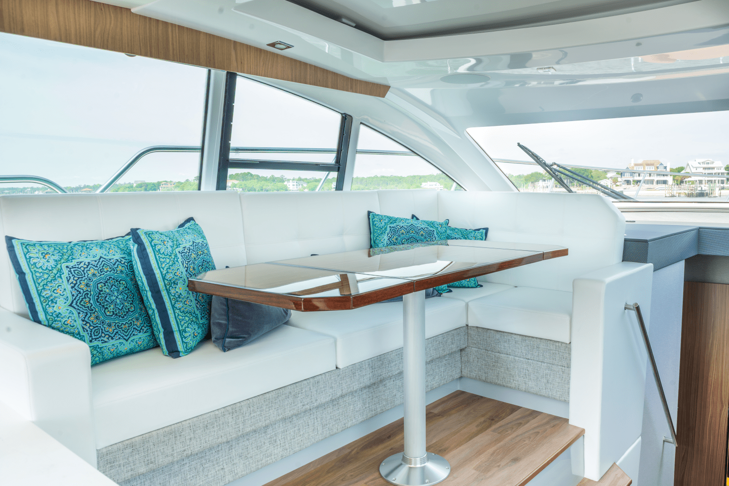 Slide: The Image of Cruisers Yachts 46 Cantius 2025 - 40