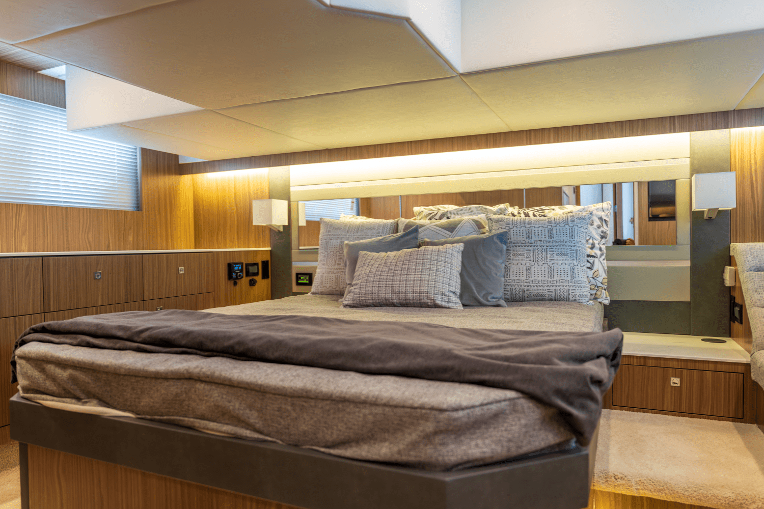 Slide: The Image of Cruisers Yachts 46 Cantius 2025 - 45