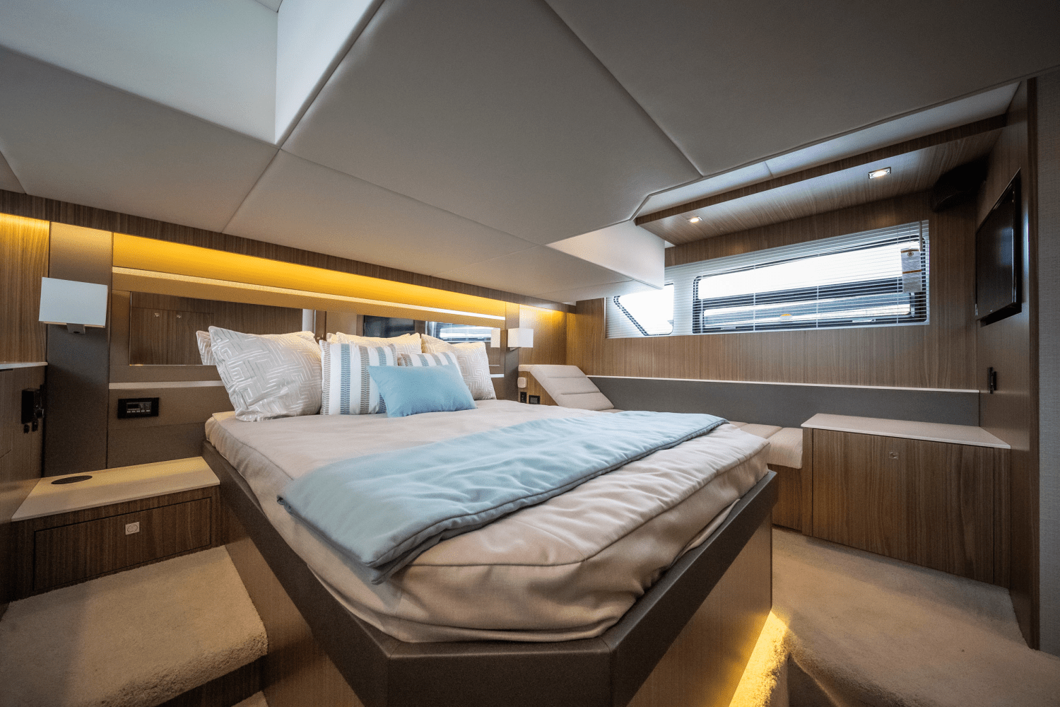 Slide: The Image of Cruisers Yachts 46 Cantius 2025 - 46