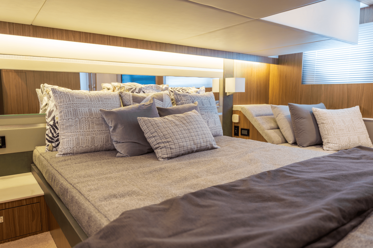 Slide: The Image of Cruisers Yachts 46 Cantius 2025 - 46