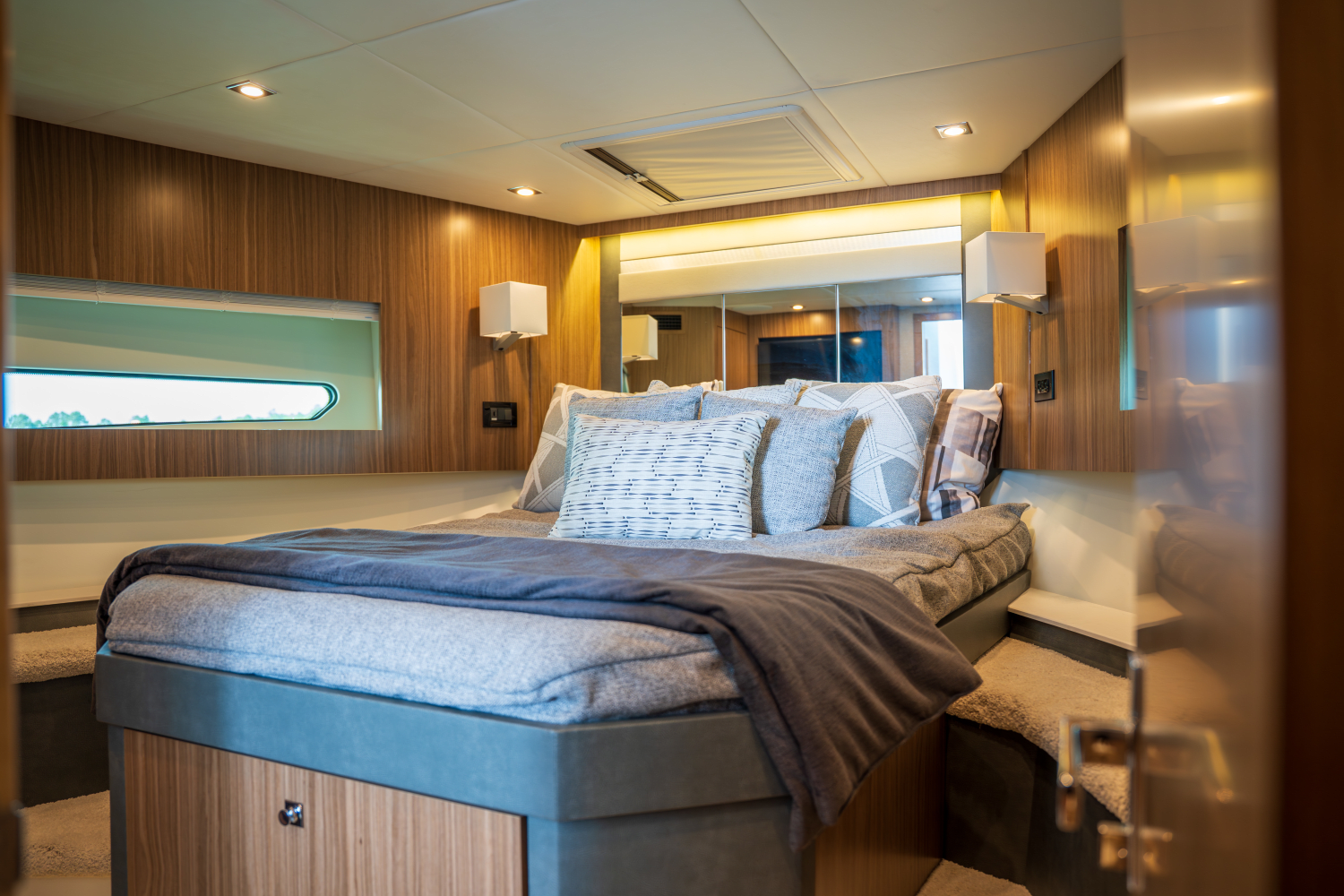 Slide: The Image of Cruisers Yachts 46 Cantius 2025 - 49