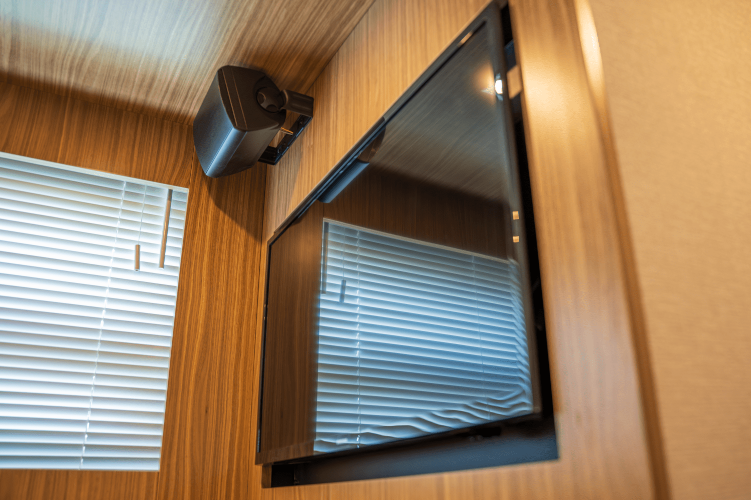 Slide: The Image of Cruisers Yachts 46 Cantius 2025 - 51