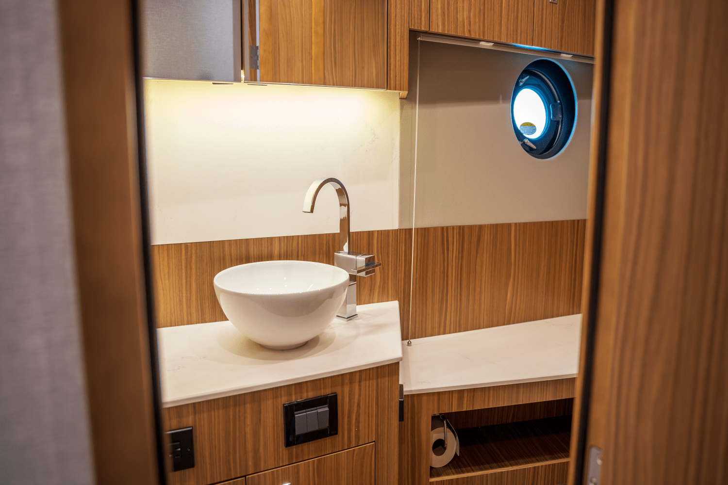 Slide: The Image of Cruisers Yachts 46 Cantius 2025 - 55