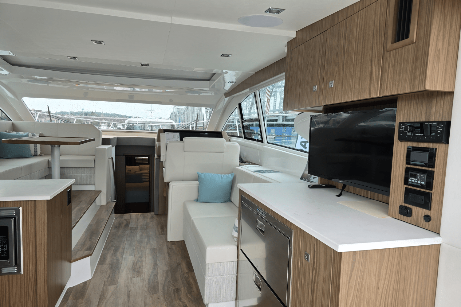 Slide: The Image of Cruisers Yachts 46 Cantius 2025 - 7