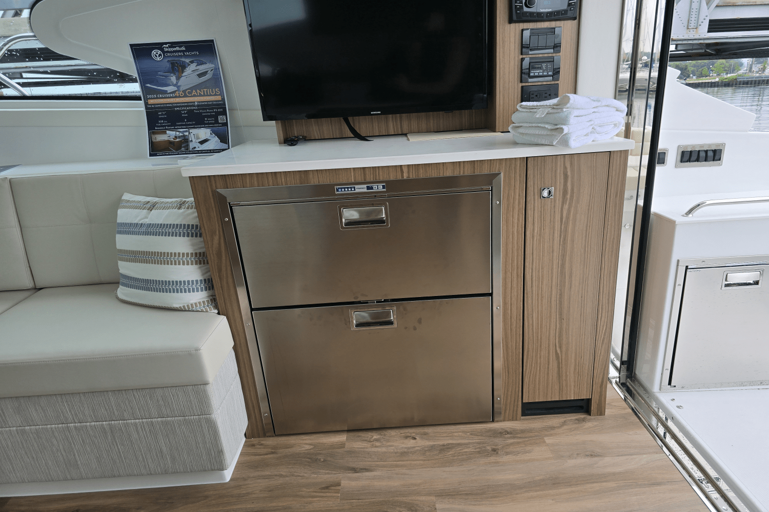 Slide: The Image of Cruisers Yachts 46 Cantius 2025 - 9