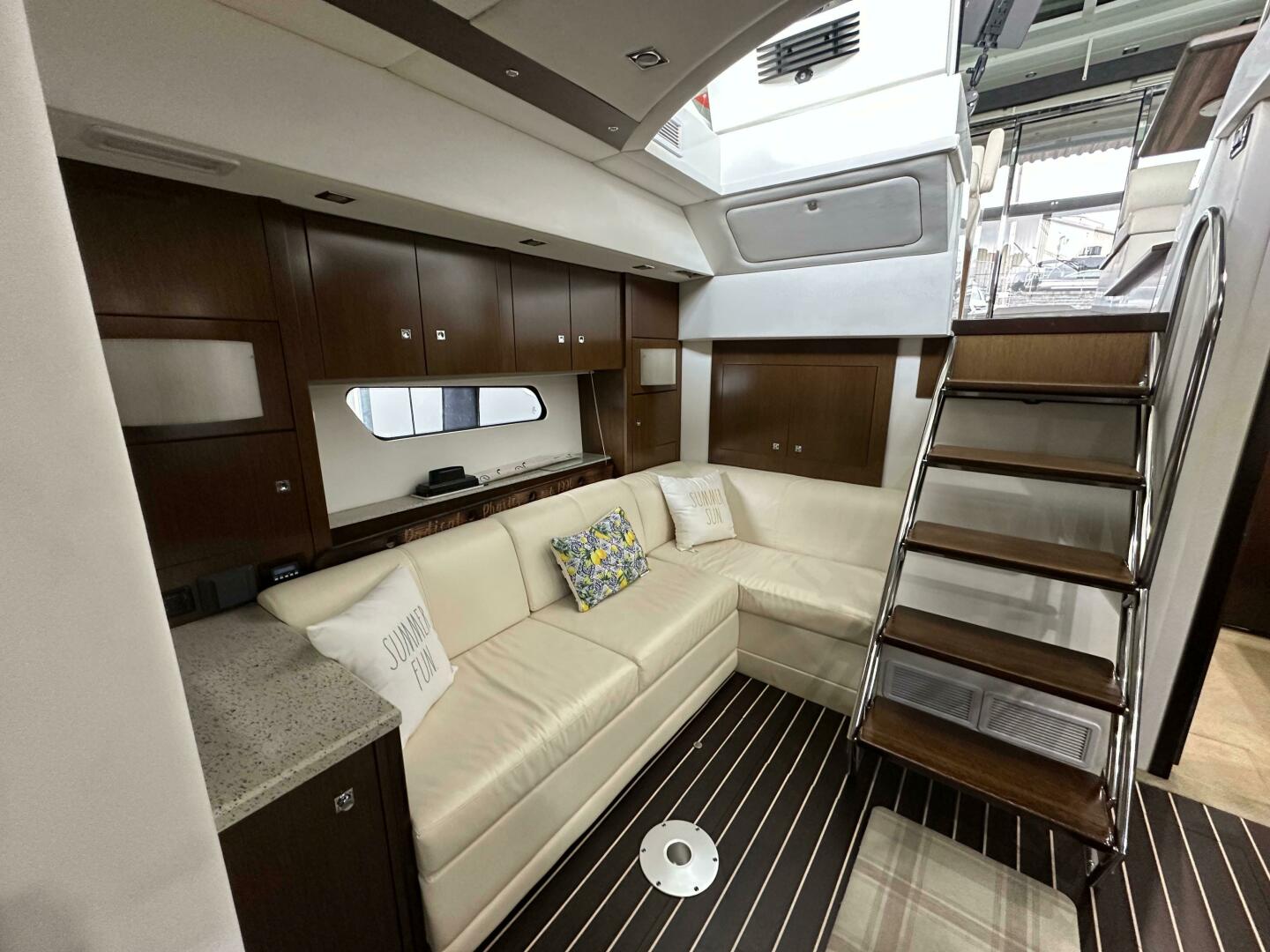 Slide: The Image of Cruisers Yachts 48 Cantius 2012 - 5001600