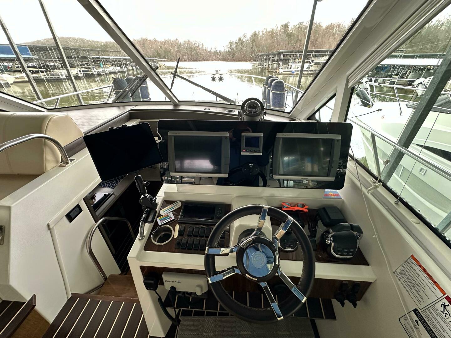 Slide: The Image of Cruisers Yachts 48 Cantius 2012 - 5001605