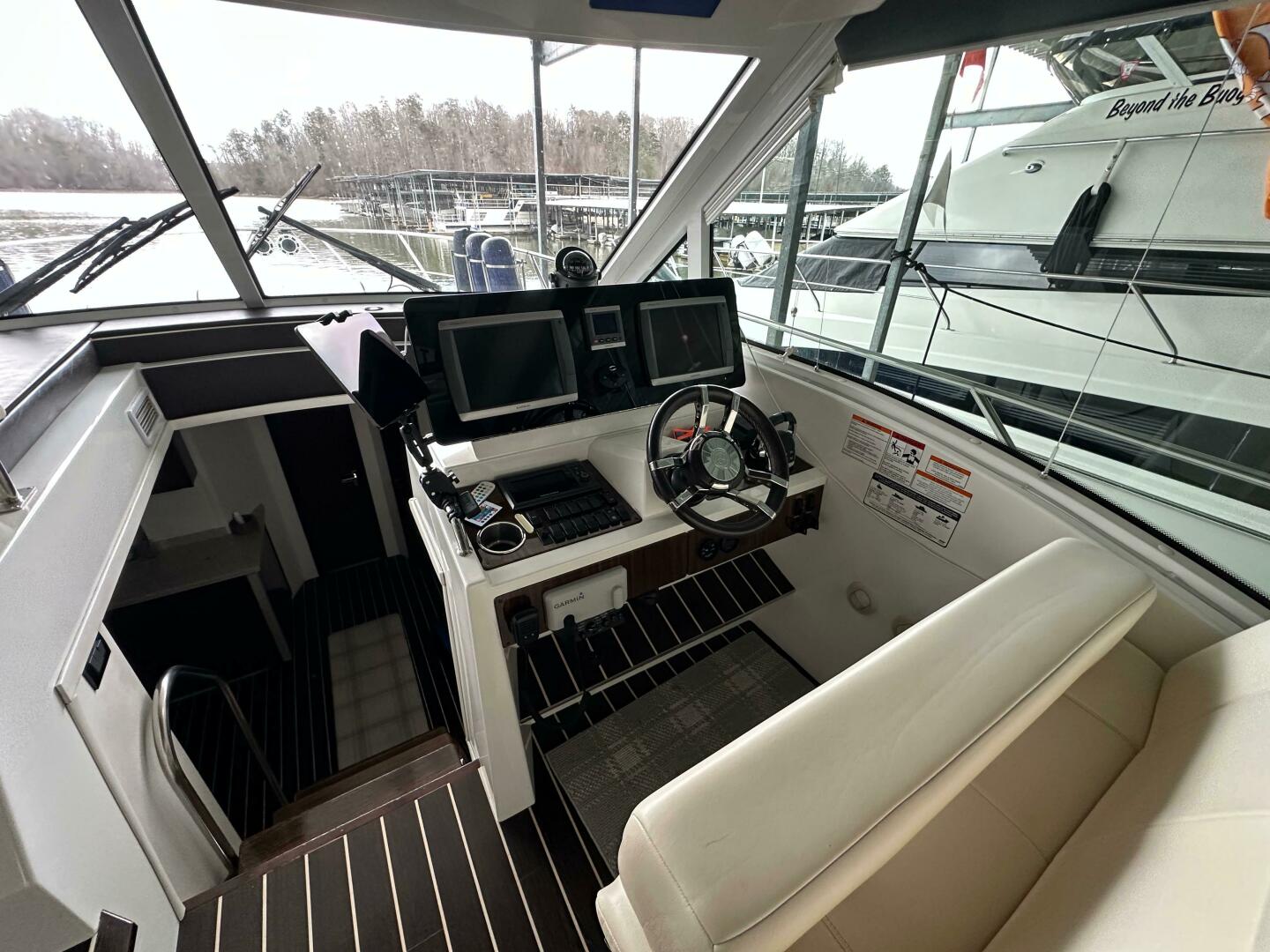 Slide: The Image of Cruisers Yachts 48 Cantius 2012 - 5001606