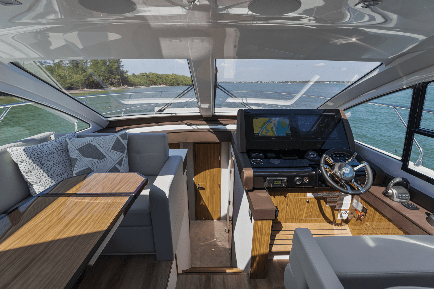 Slide: The Image of Cruisers Yachts 50 Cantius 2024 - 10