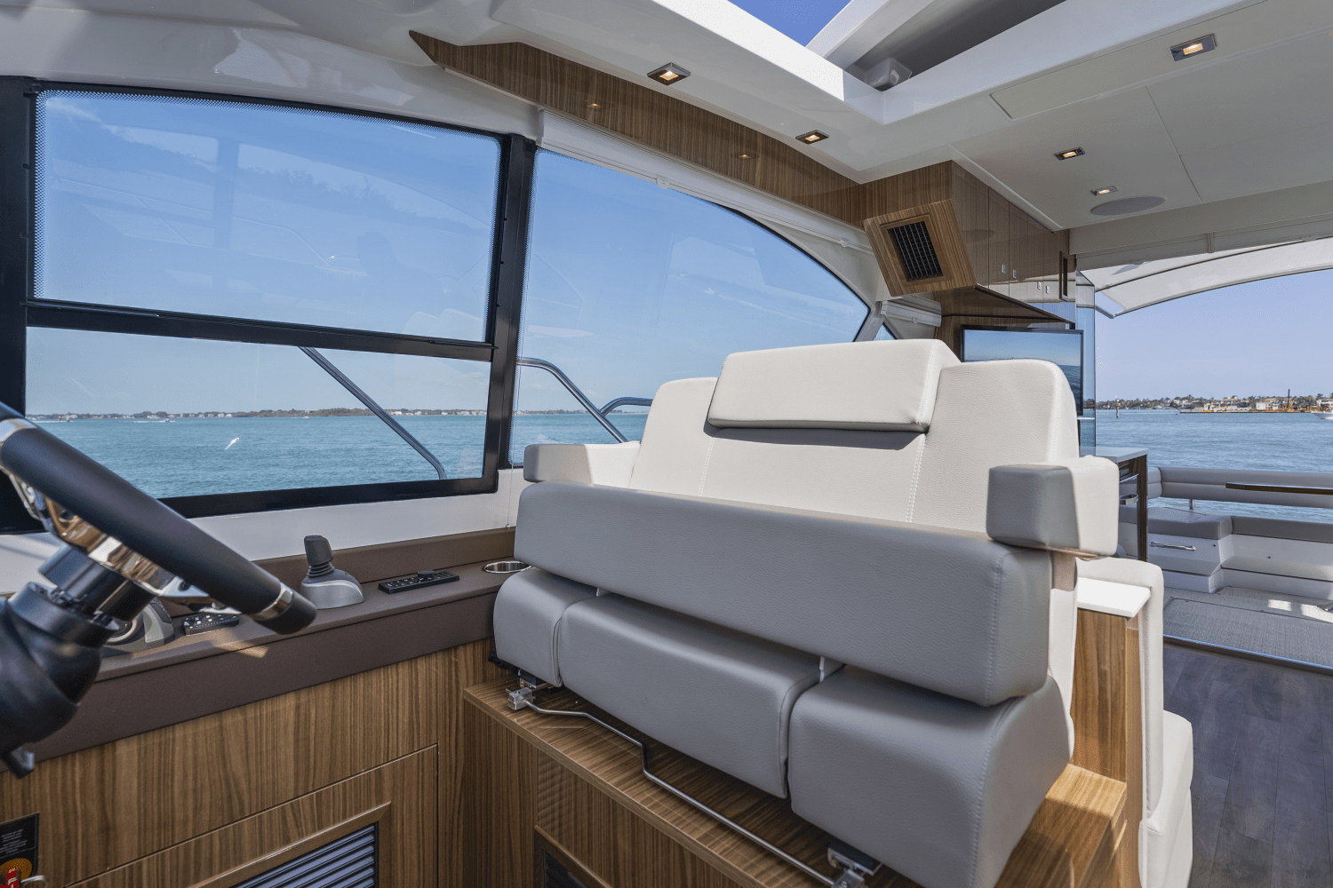 Slide: The Image of Cruisers Yachts 50 Cantius 2024 - 12