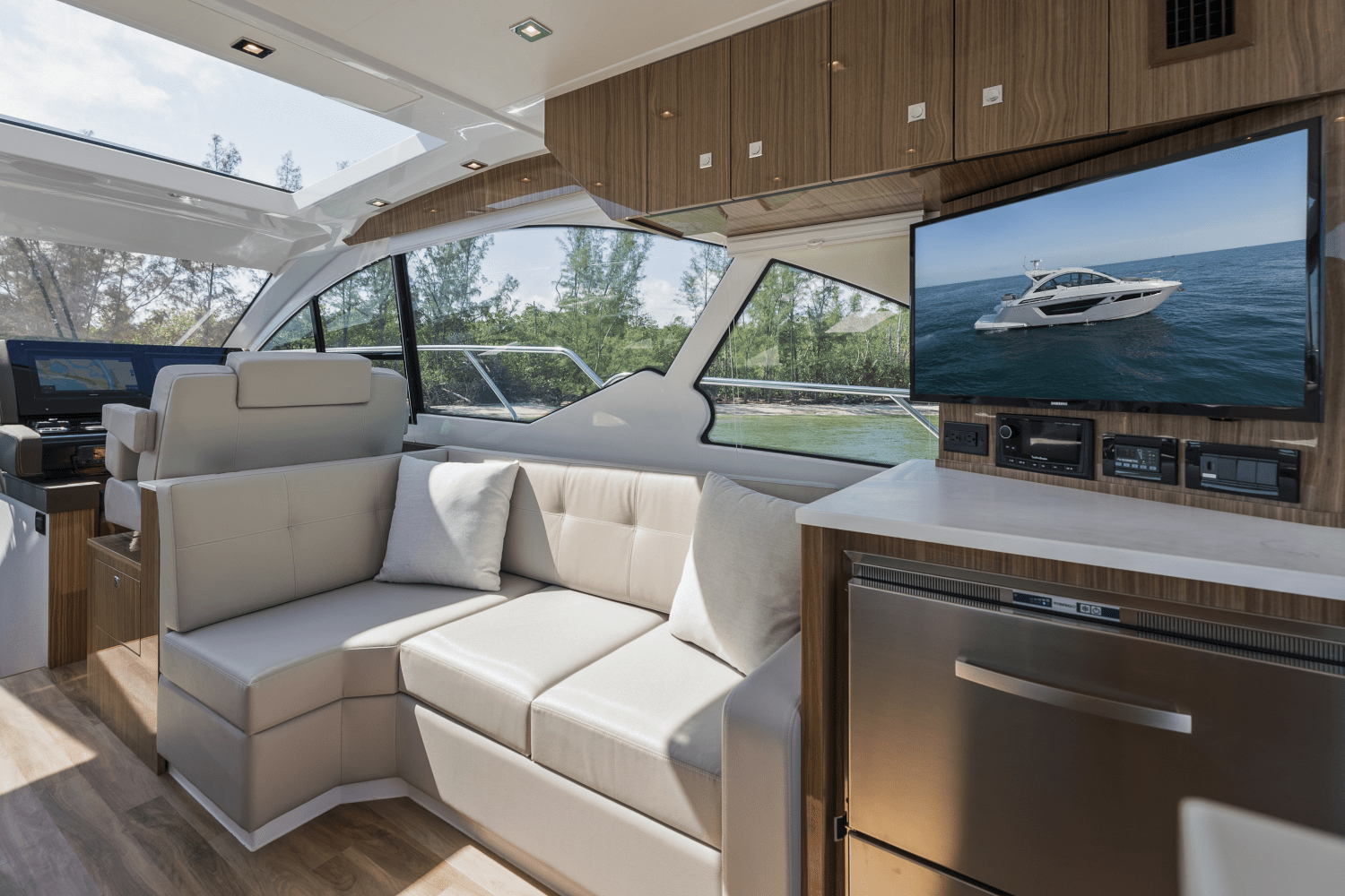 Slide: The Image of Cruisers Yachts 50 Cantius 2024 - 14