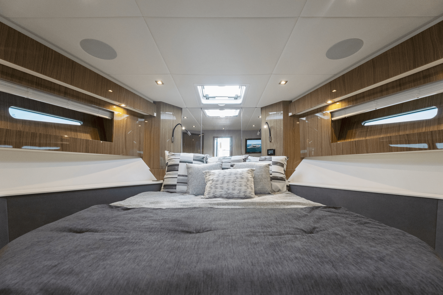 Slide: The Image of Cruisers Yachts 50 Cantius 2024 - 16