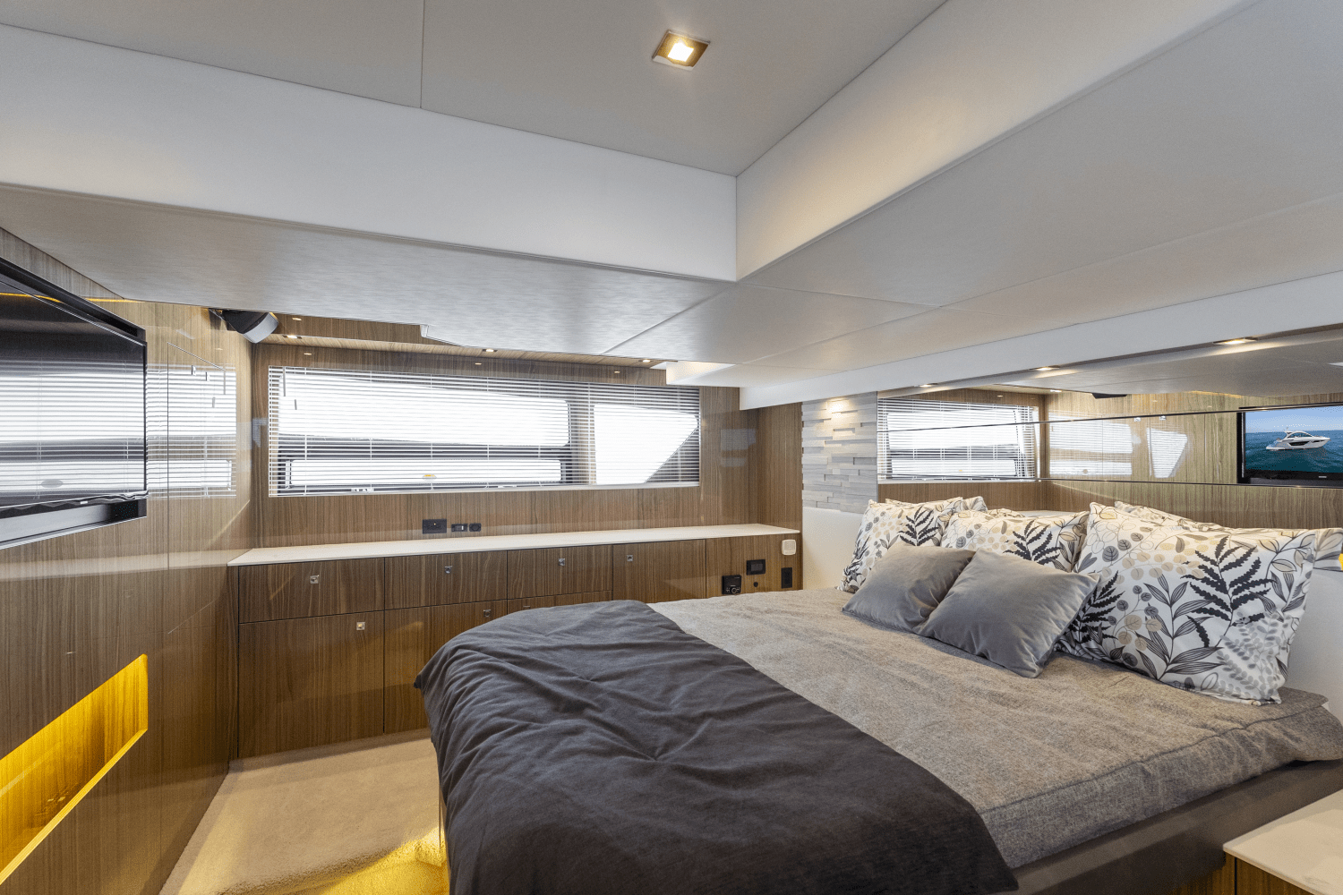 Slide: The Image of Cruisers Yachts 50 Cantius 2024 - 17