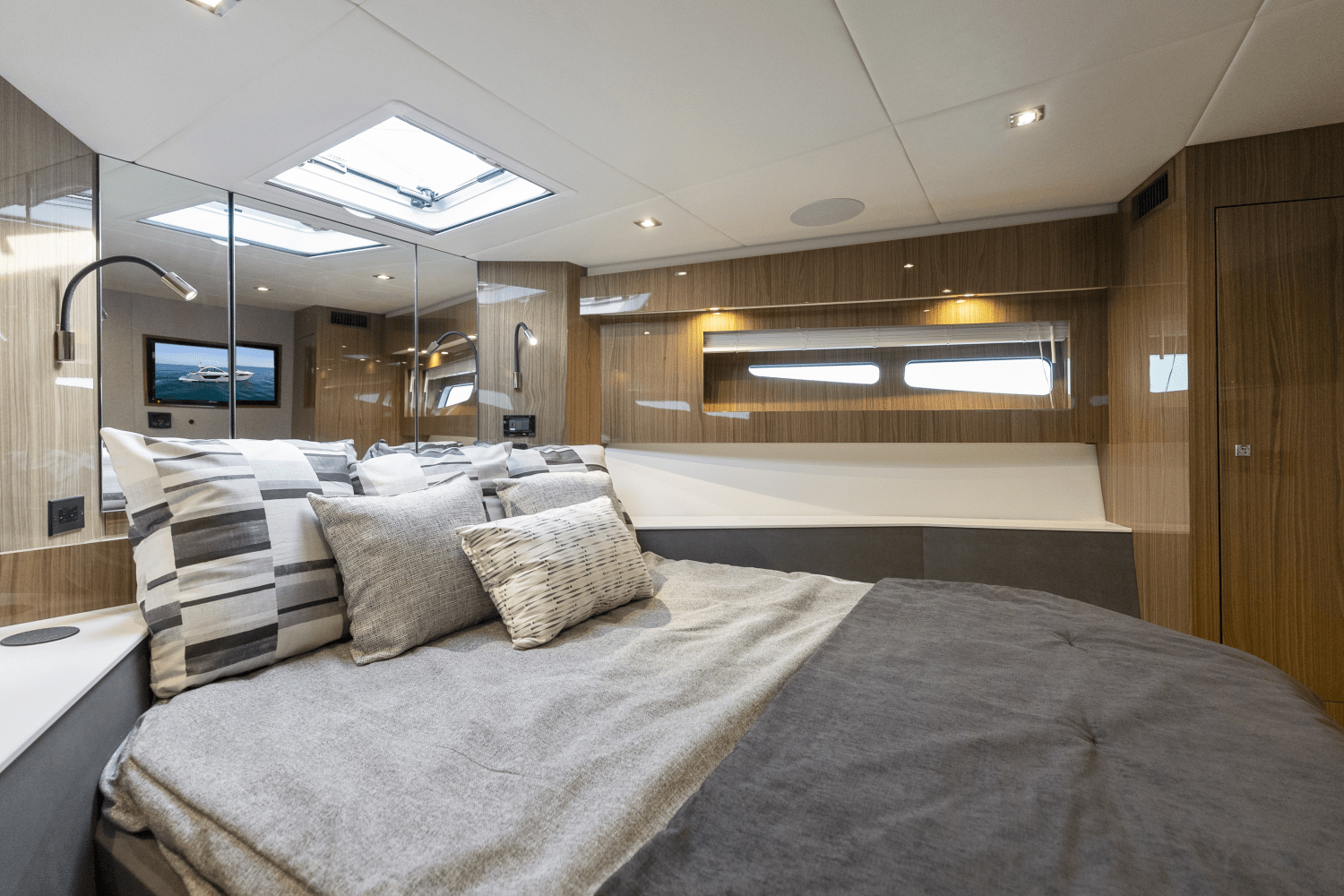 Slide: The Image of Cruisers Yachts 50 Cantius 2024 - 20