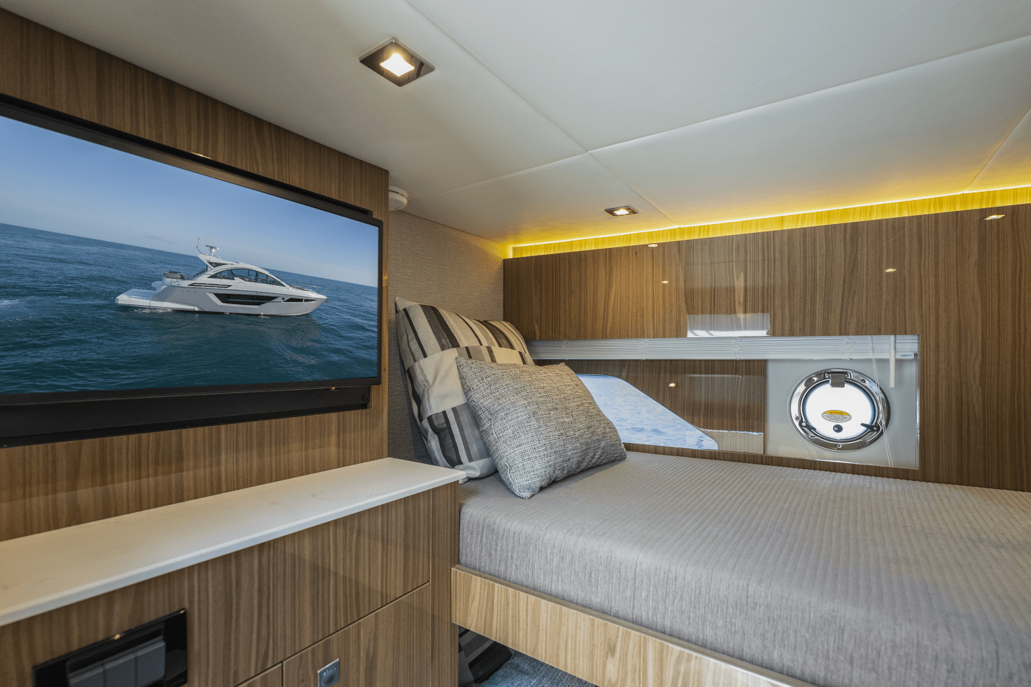 Slide: The Image of Cruisers Yachts 50 Cantius 2024 - 21