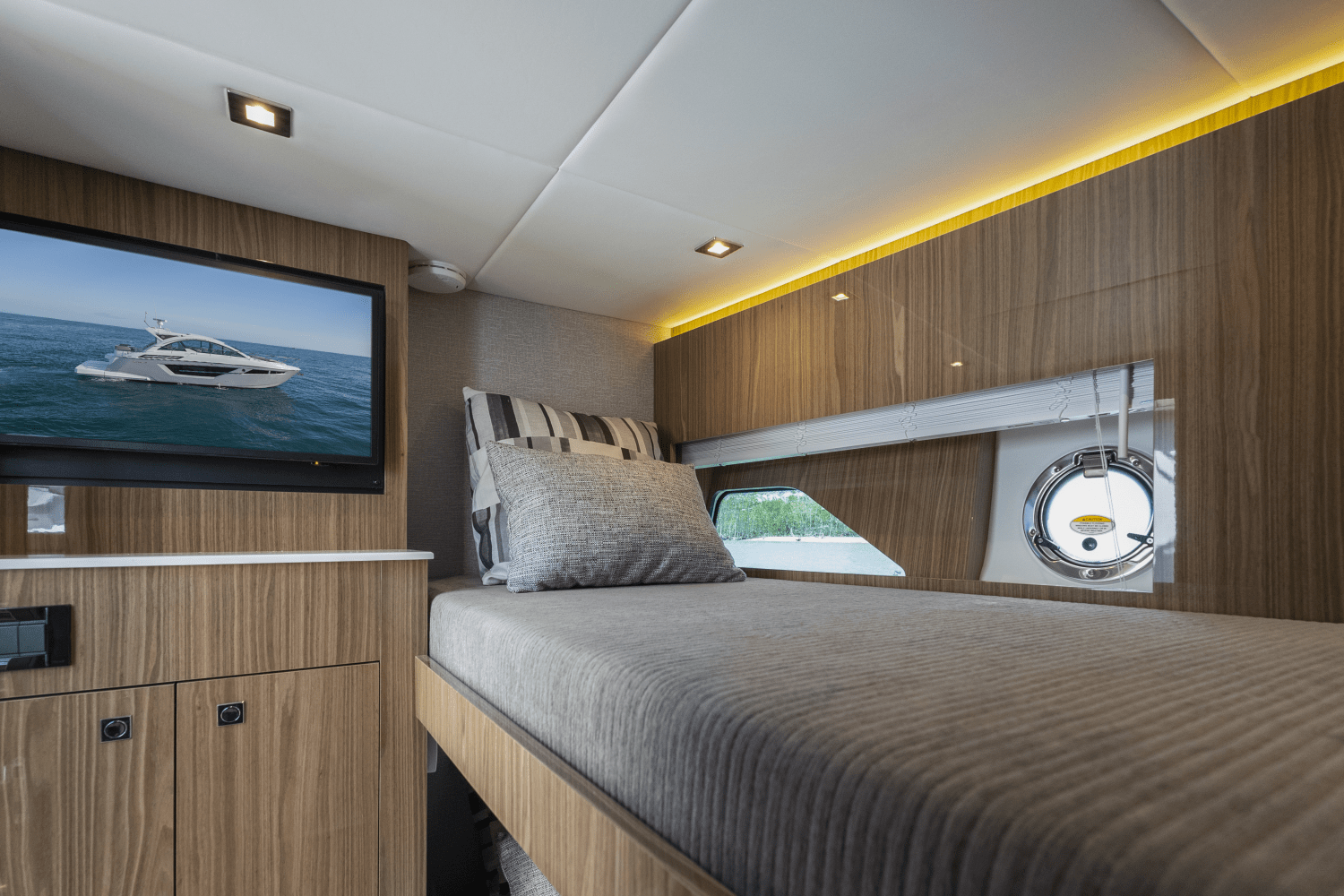 Slide: The Image of Cruisers Yachts 50 Cantius 2024 - 22