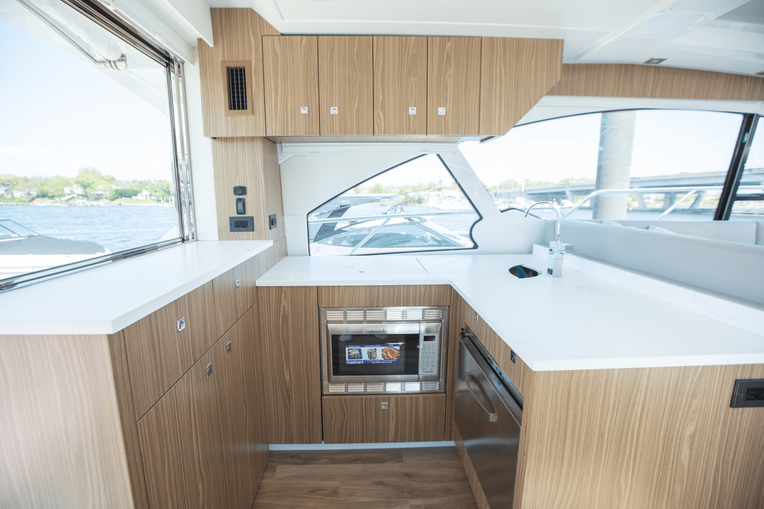 Slide: The Image of Cruisers Yachts 50 Cantius 2024 - 29