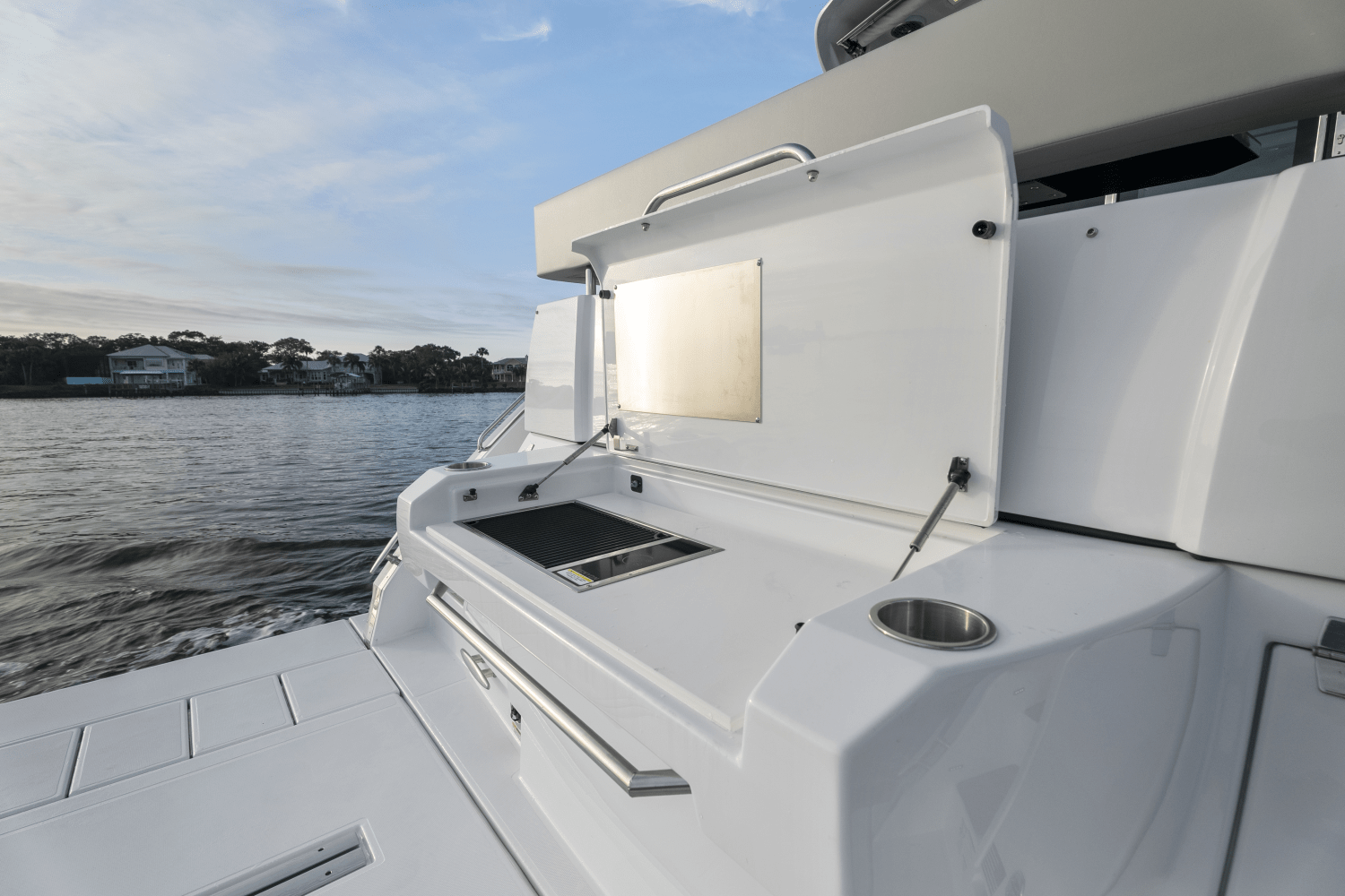 Slide: The Image of Cruisers Yachts 50 Cantius 2024 - 30